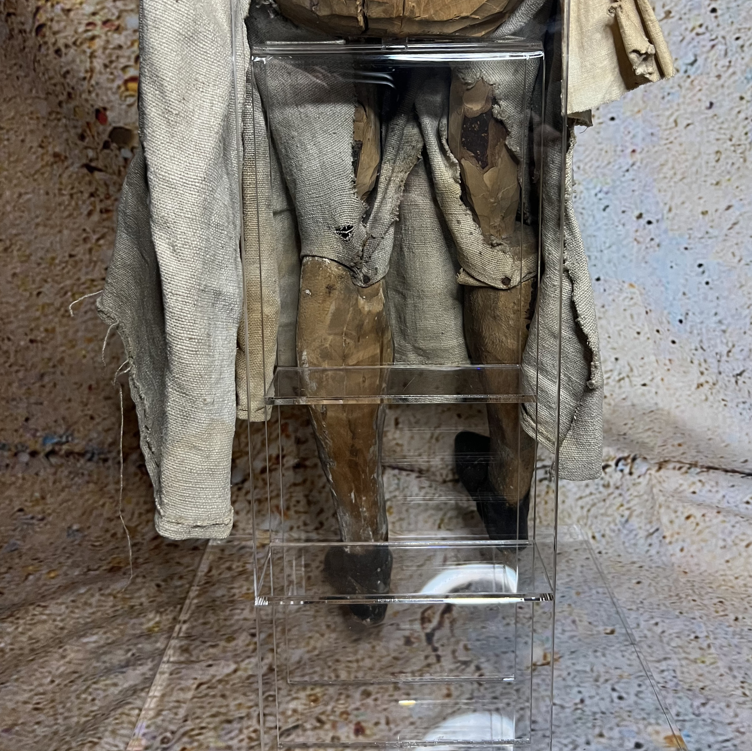 PROCESSIONAL FIGURE 16.png