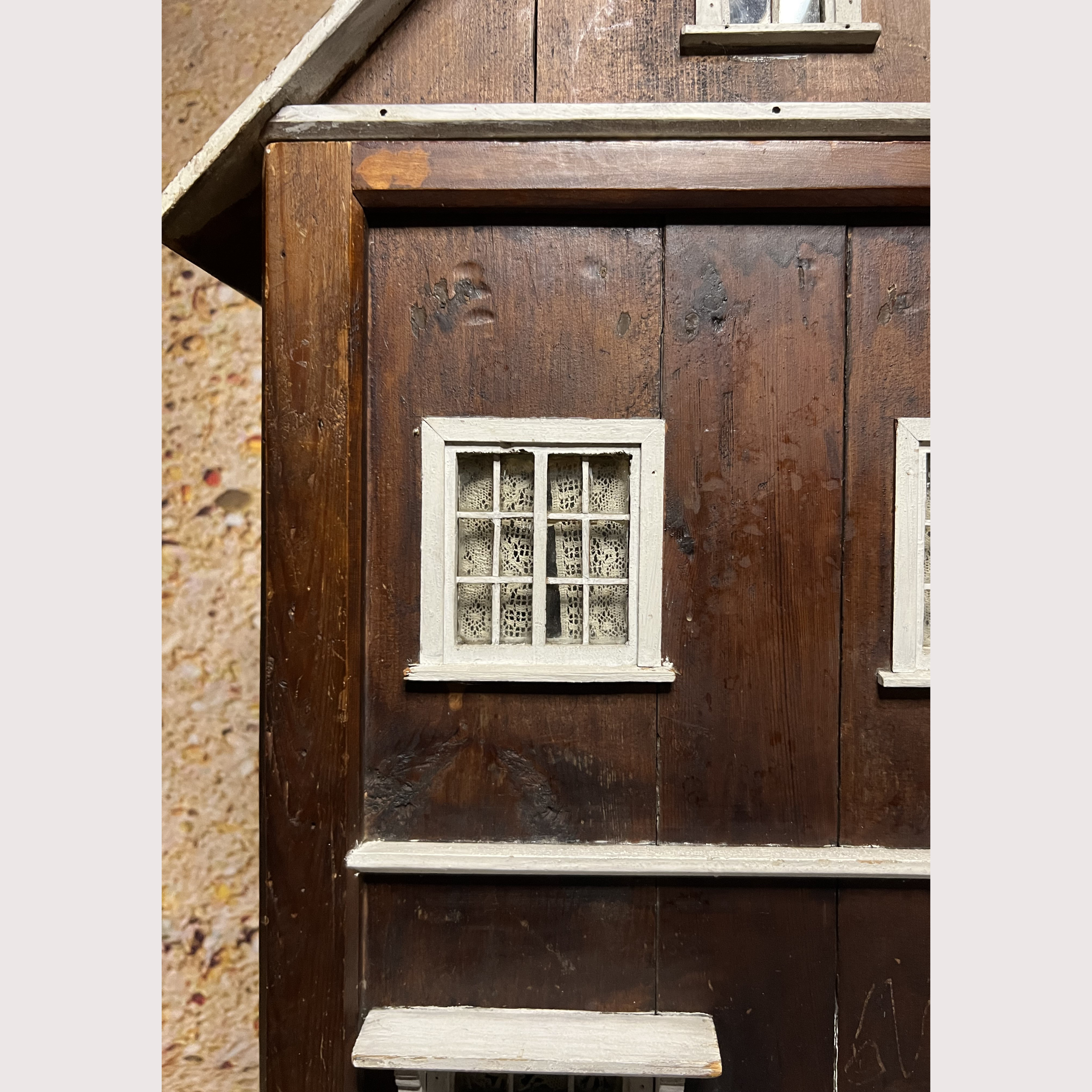 19_DOLLS HOUSE.png