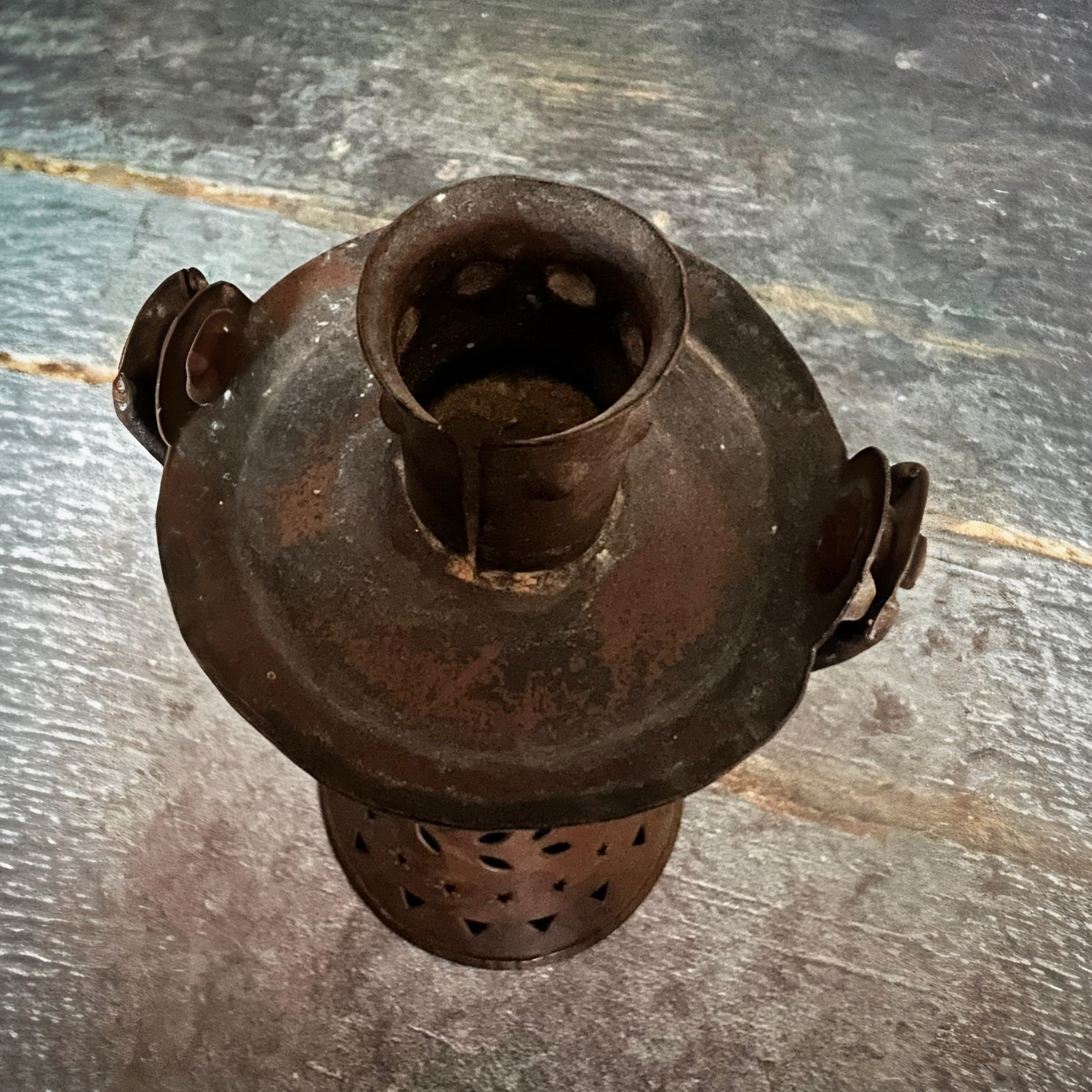 8_CANDLE HOLDER.png
