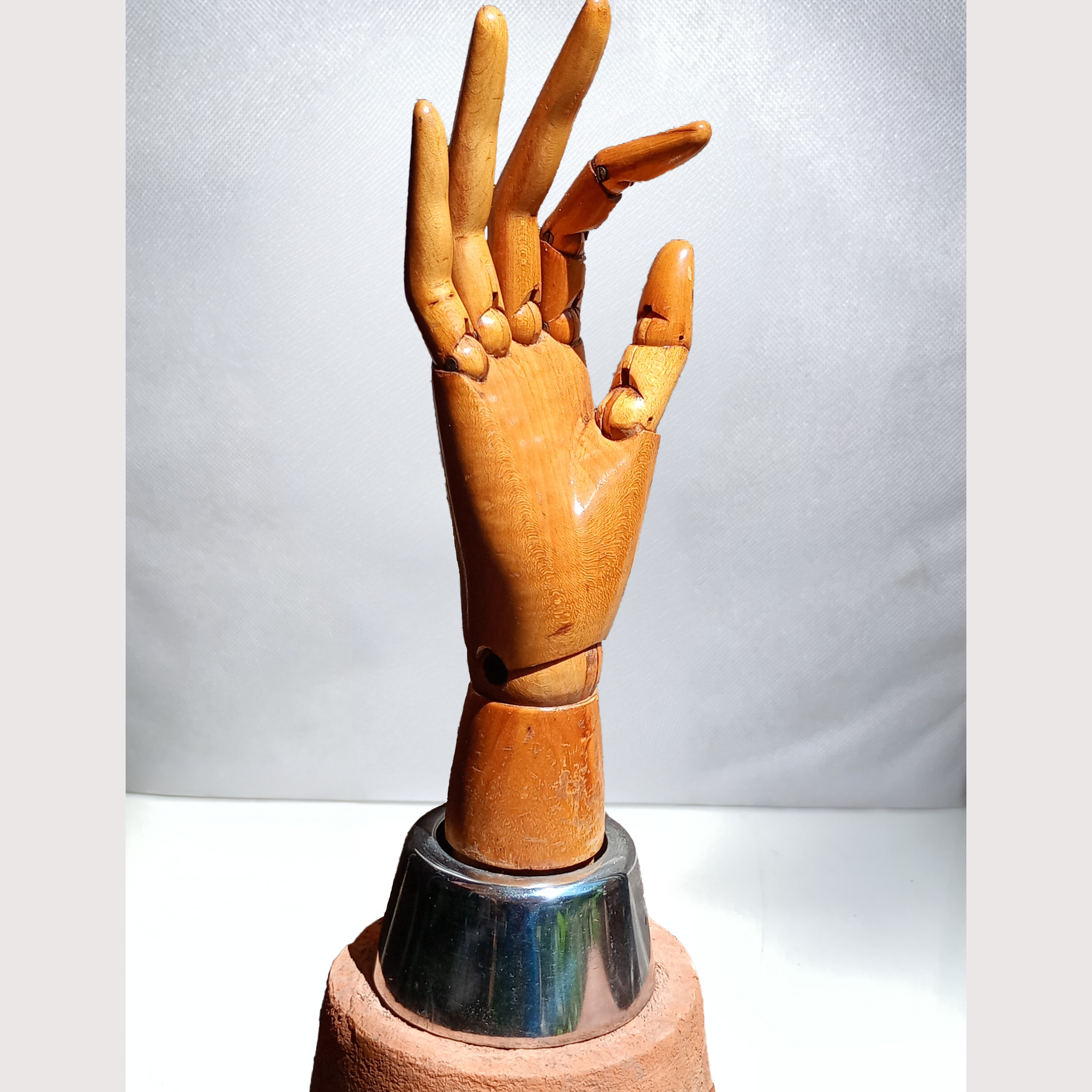 Early 20th Century Beech Wood Articulated Shop Display hand, hand 1.