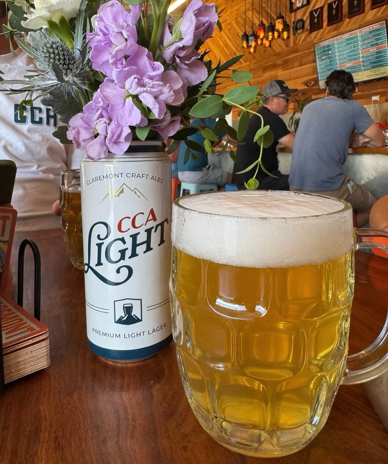 CCA Light is here and pouring strong! This crisp and refreshing brew is perfect for your Sunday Funday. Come get yourself a pour of CCA Light and yummy food from Avenita&rsquo;s Gourmet Kitchen. Cheers!🍻

#claremontcraftales #cca #claremontbeer #sun