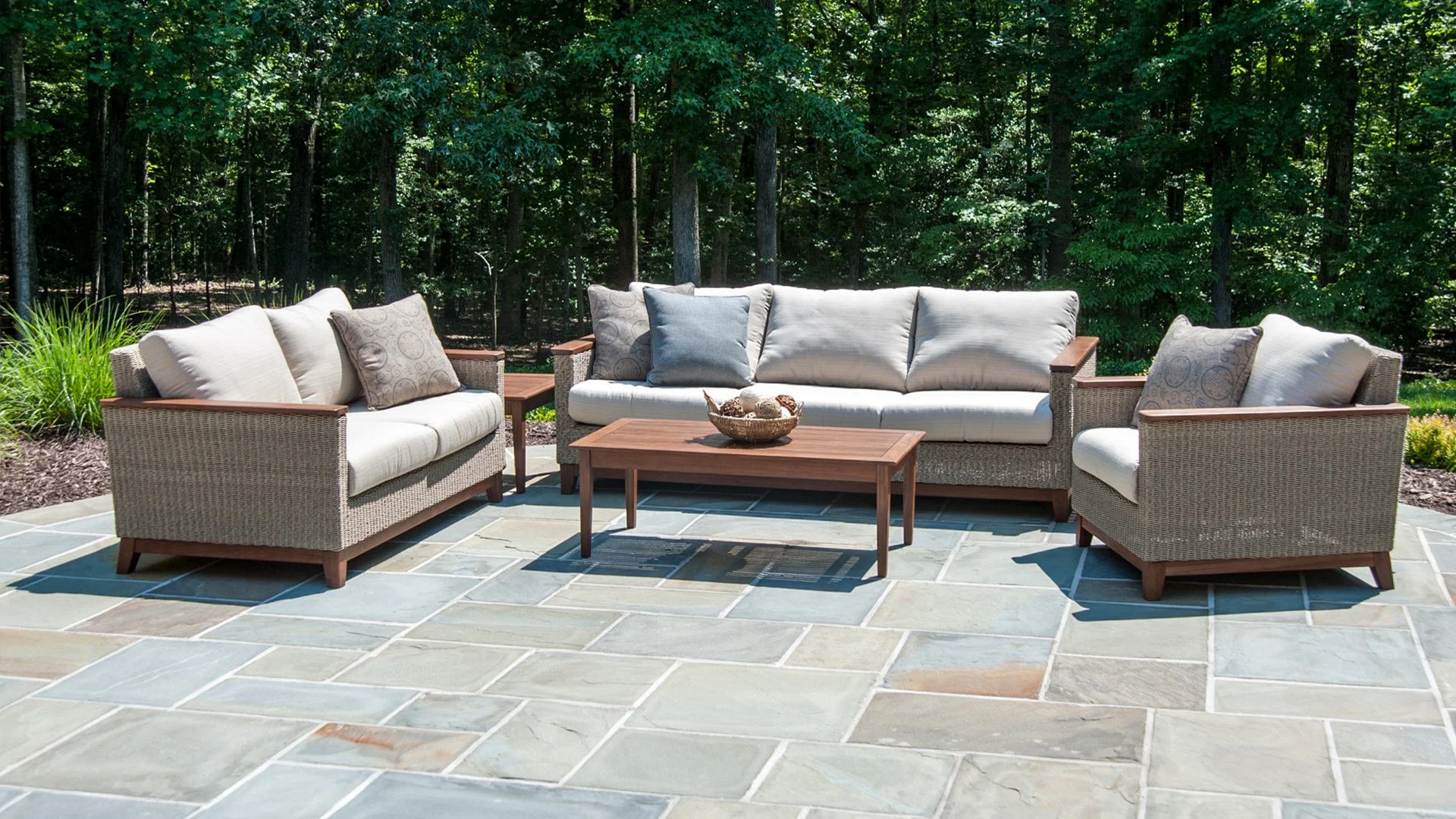 What to Look For When Buying Wicker Patio Furniture