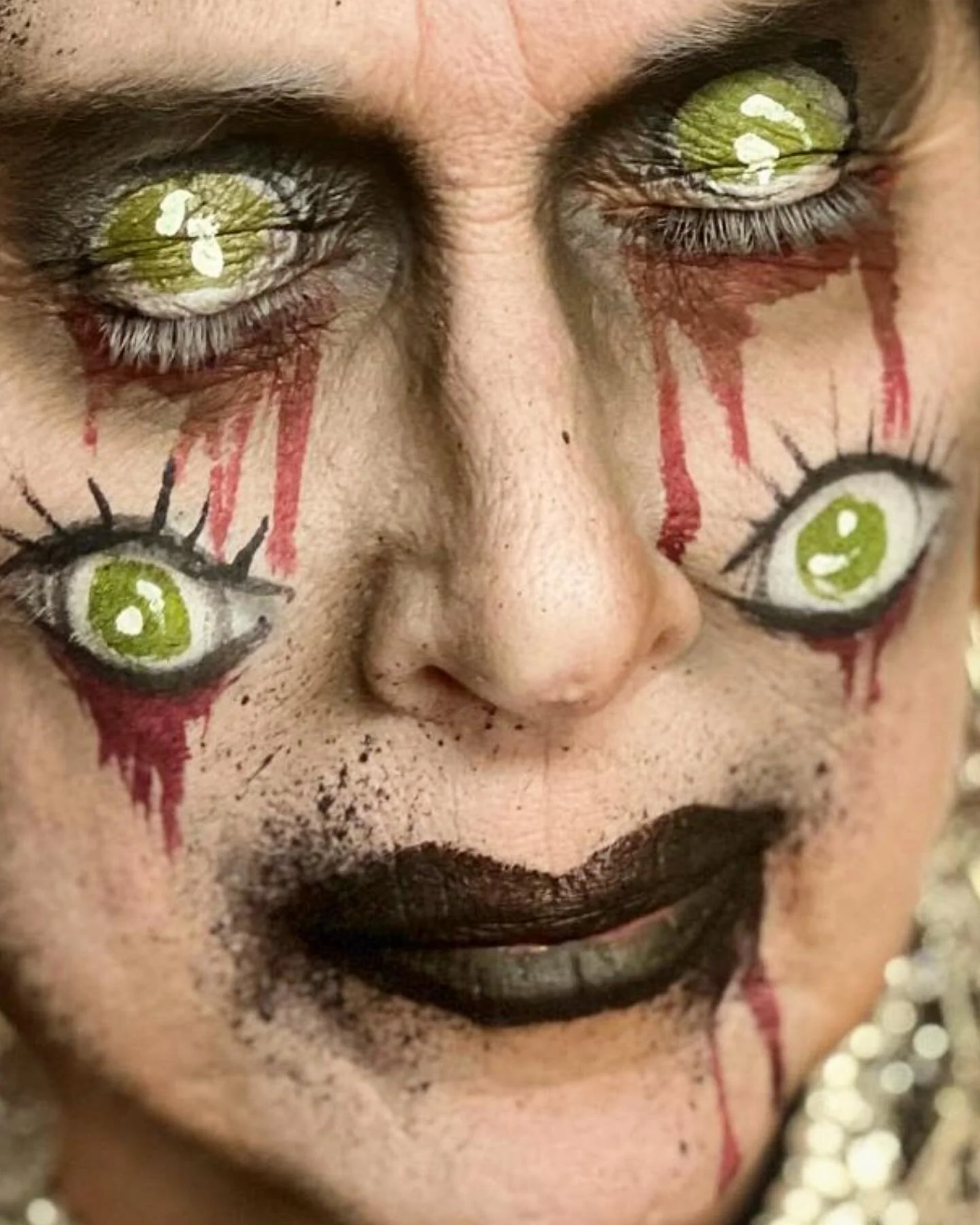 When it comes to makeup, you have to keep your "eyes" on the prize! 😅 Definitely keep yours open, because I'm planning on whipping up a slew of new content. From pretty, to scary and everything in between! 

I've always loved diving into n