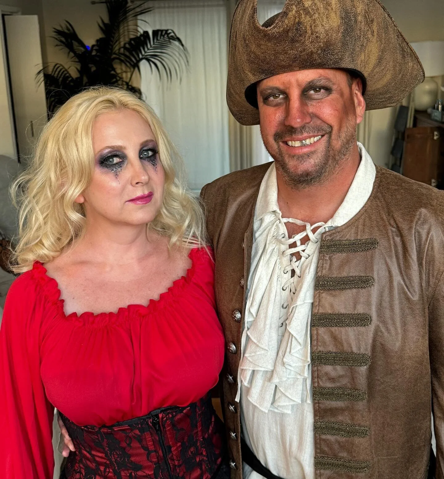Argh! Haven't made pirates in a bit but the spirit took over 😂 

#makeup #halloween #makeupartist #love #passion #beauty #piratemakeup #pirate