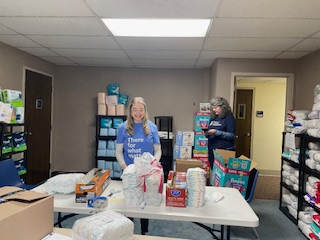 United Healthcare Employees Volunteering At Chattanooga Diaper Hub.