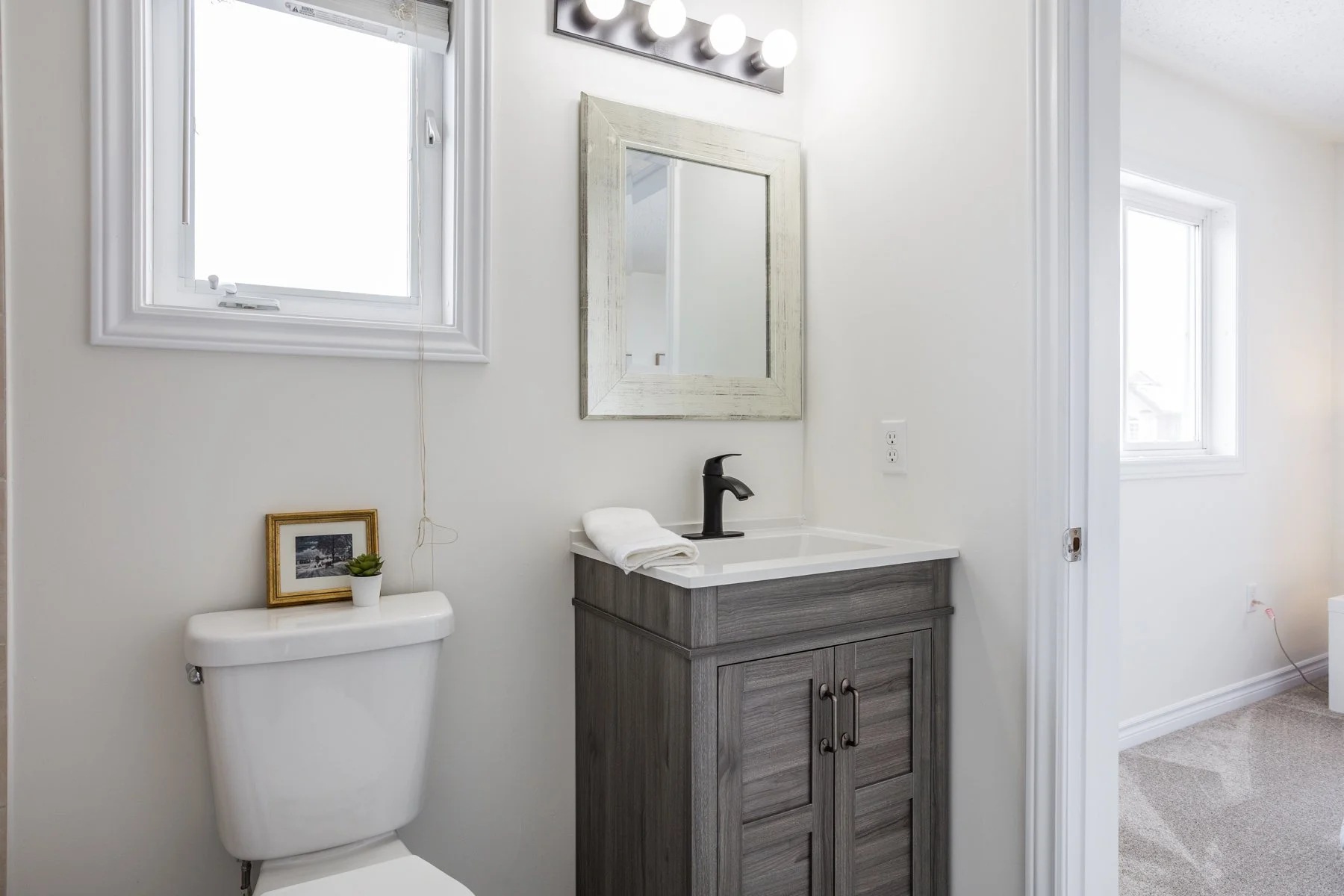 022-201 Cowling Heights -25.jpg