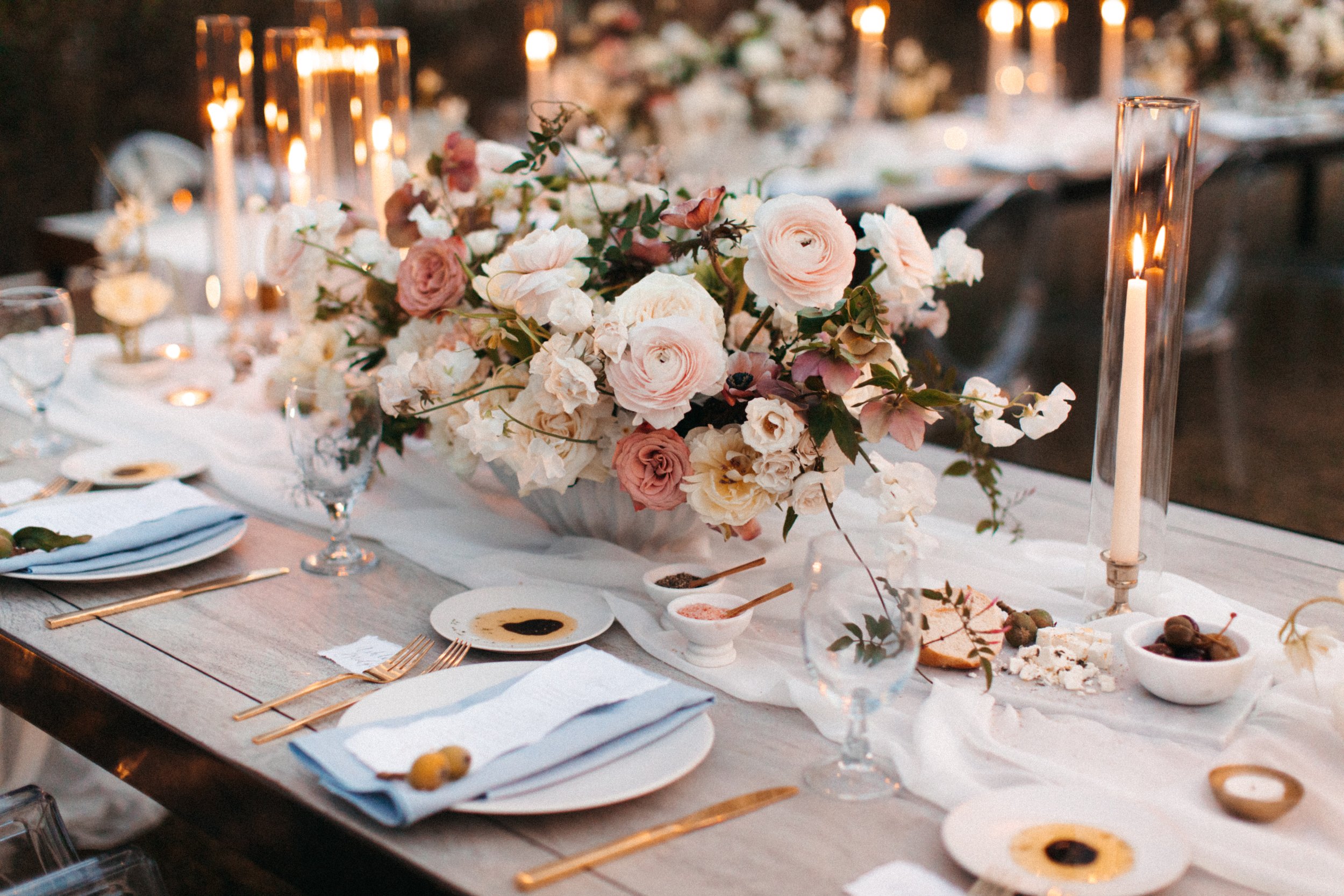 elegant-wedding-tablescape-with-mauve-florals.jpg