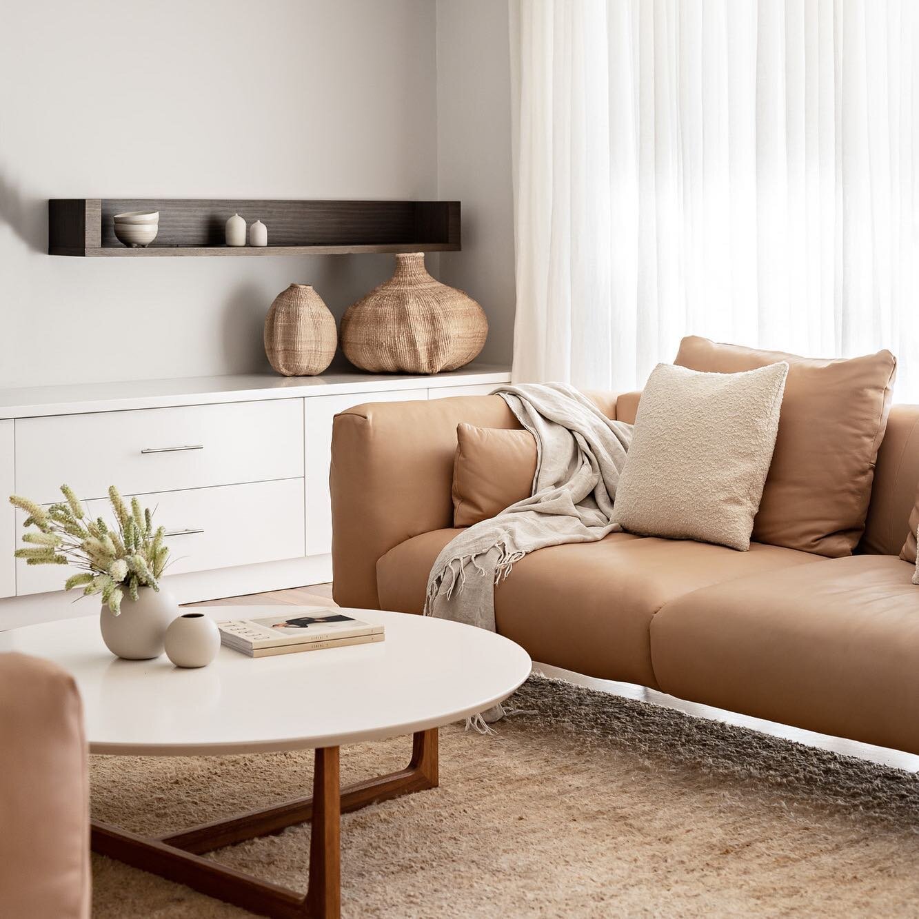 A low lying lounge setting installed in the base level of our Willoughby project | &bull;

Photography | @the.palm.co

.
. 

#interiordesign #residentialdesign #sydneyinteriordesign #interiordesigner #interiordesignaustralia #design #styling #interio