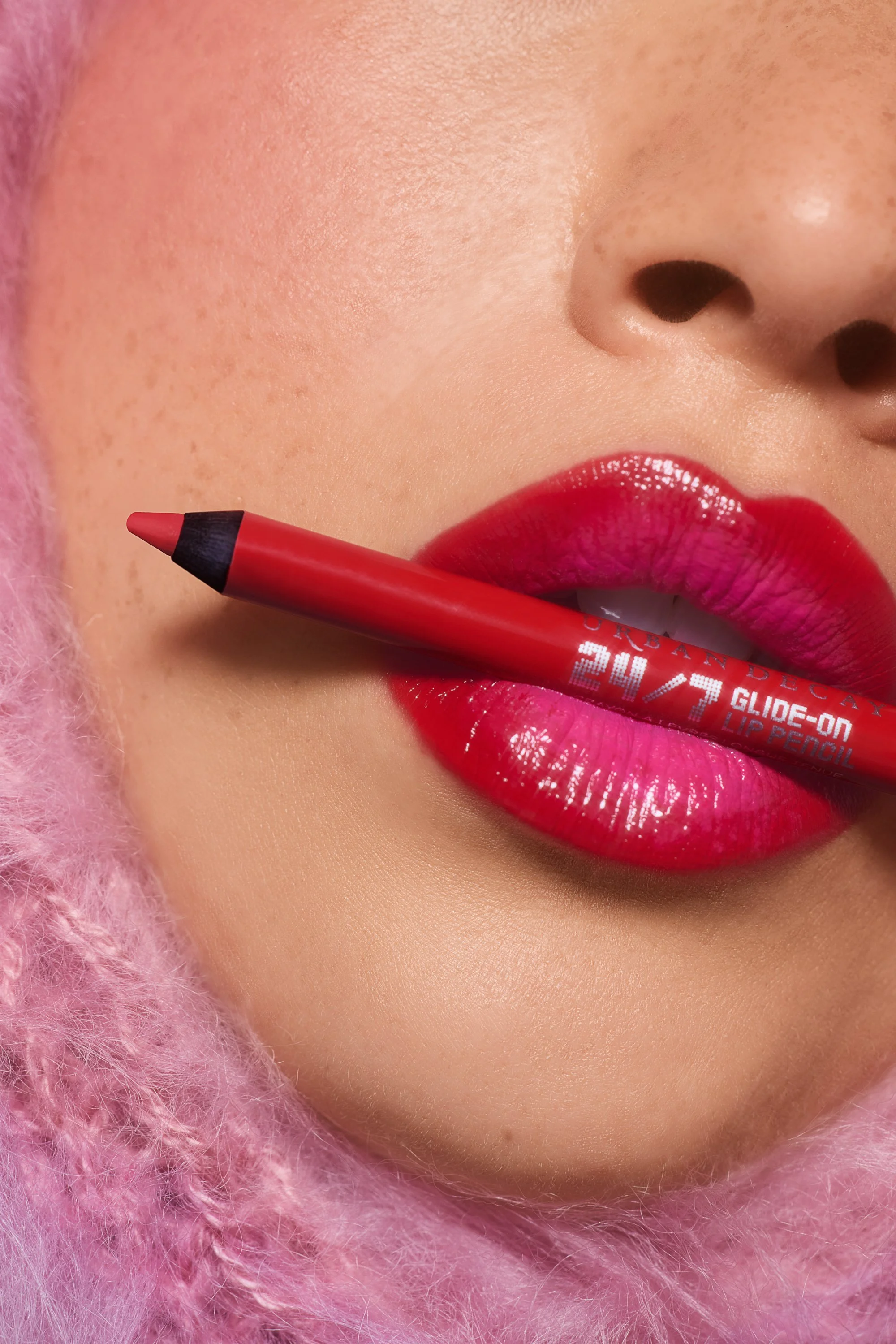 UD-2025-HOLIDAY-PINK-SUNSET-PRODUCT-IN-HAND-247-PENCIL—MONO-VANESSA - RGB.jpg