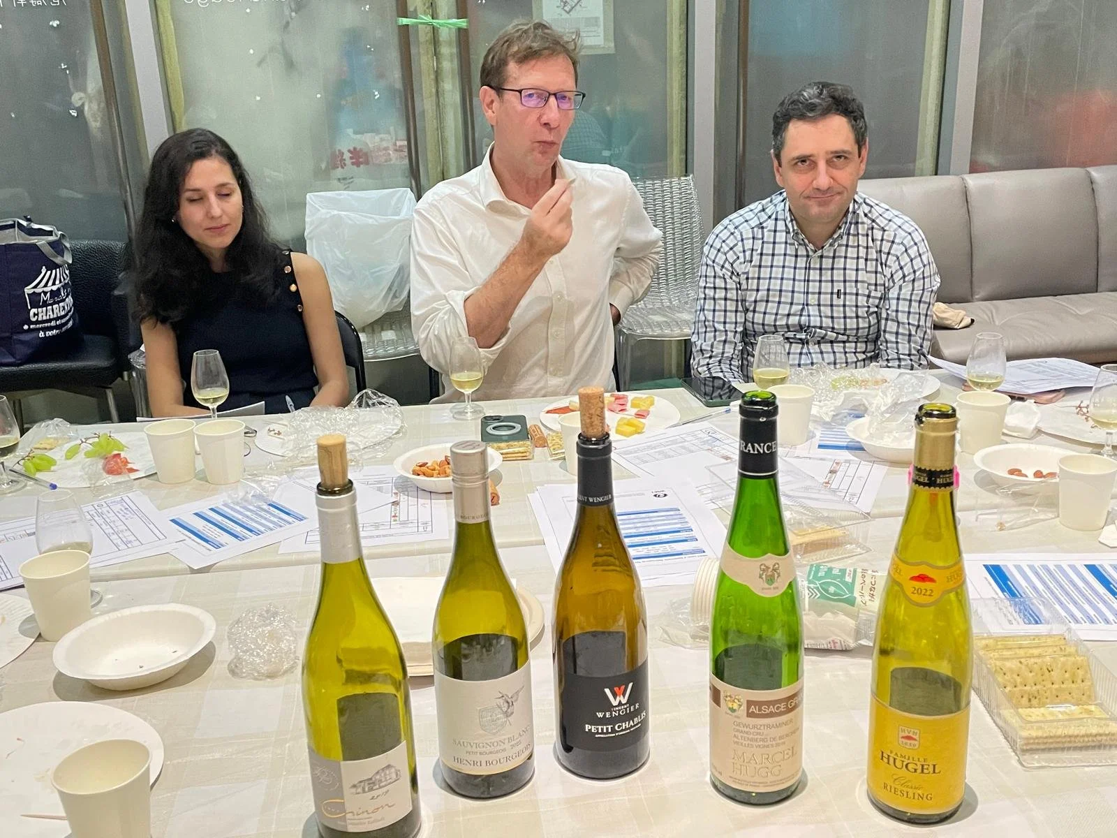 Dégustation de vins blancs animée par Denis en charge du Cercle UFE "Saveurs d'ici et d'ailleurs", Hong Kong