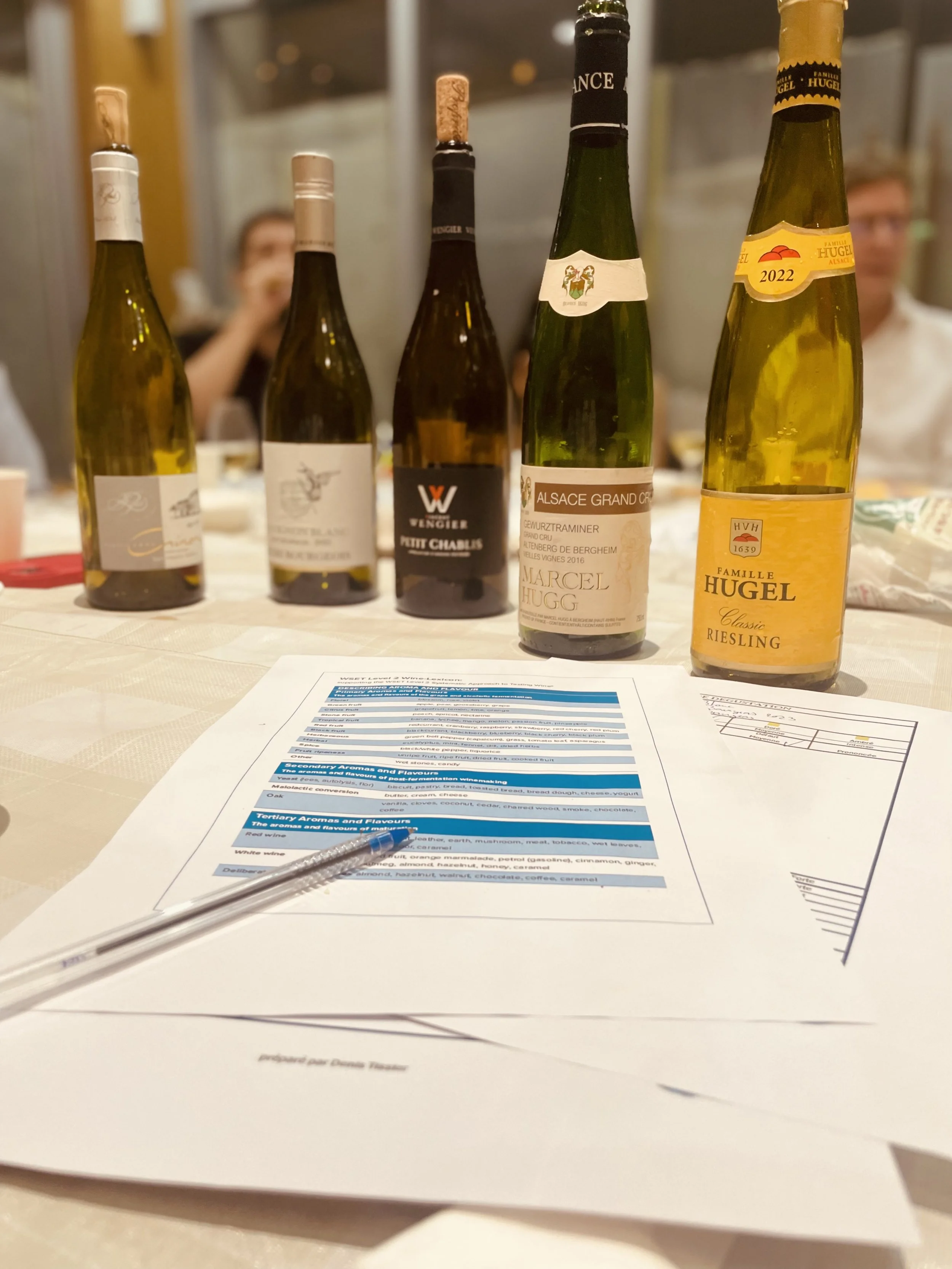 Dégustation de vins blancs avec animateur et fiche de dégustation, UFE Hong Kong et Macao