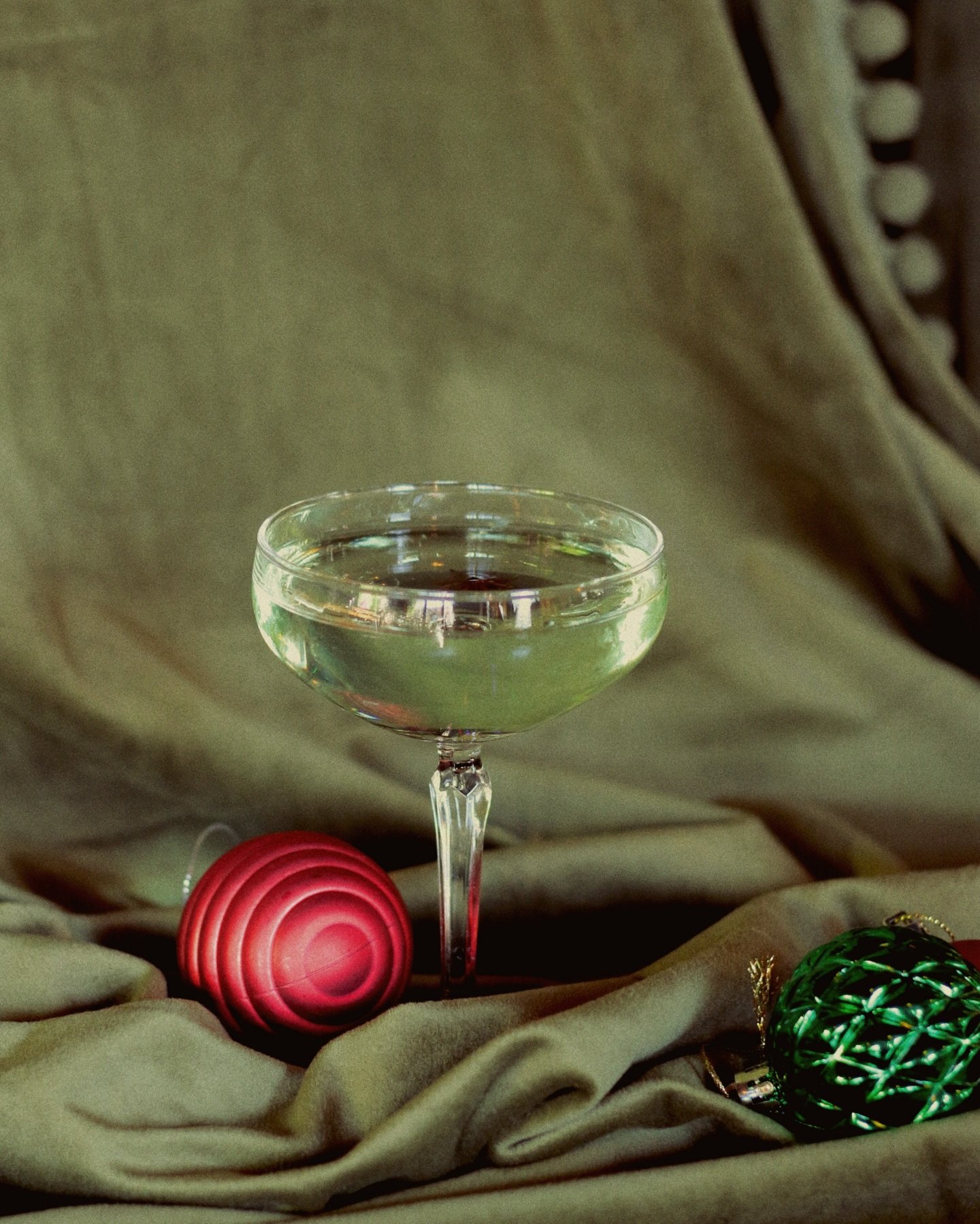 We&rsquo;ve got a Grouchy Green Gentleman at the bar! He&rsquo;s kind of gruff, with a cloud of smoke around him, but if you get to know him you&rsquo;ll see he&rsquo;s got a sweet taste about him and a big, big heart 💚

Uruapan Chofando Blanco Rum,