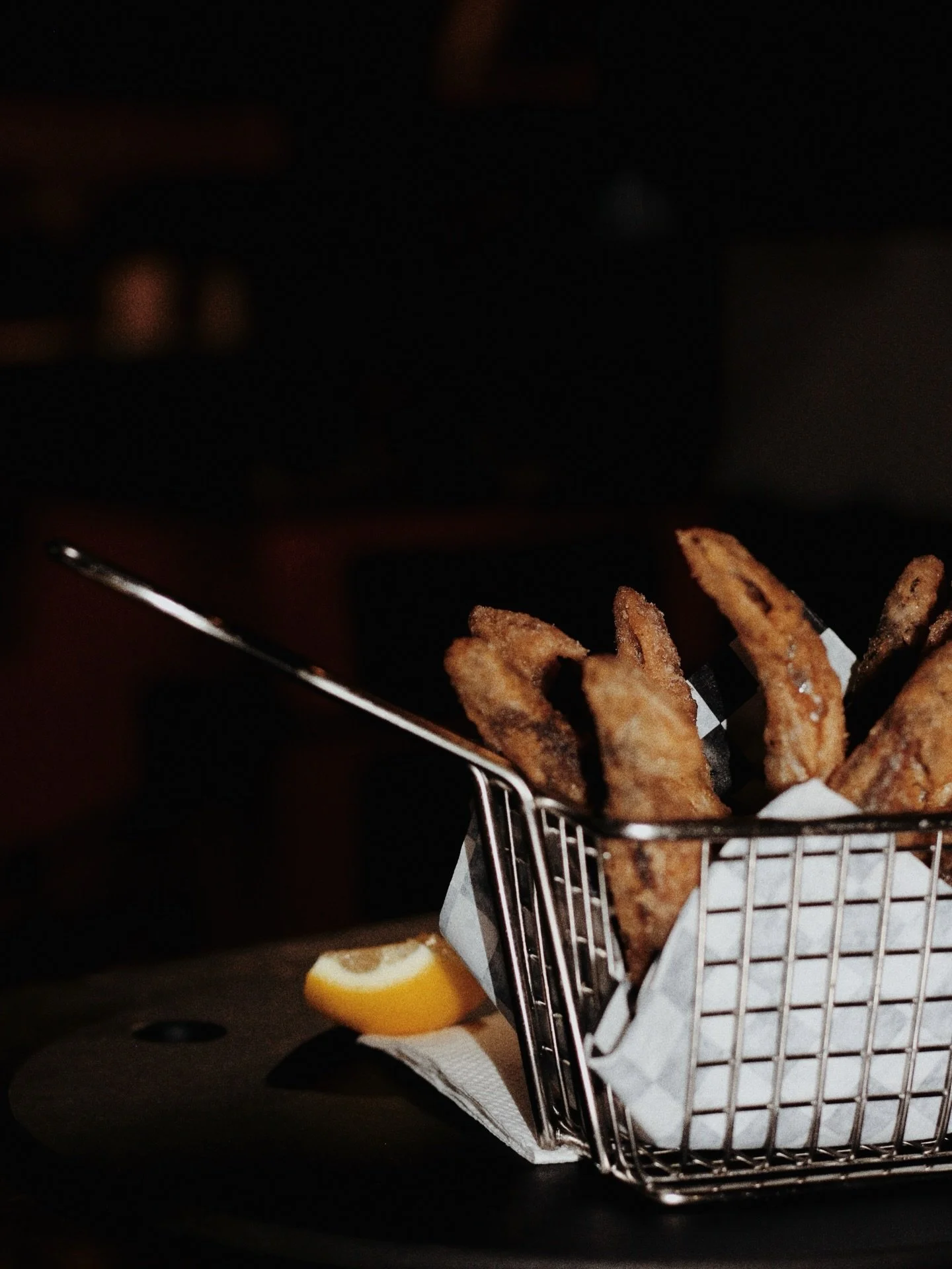I spy with my little eye... something fried? Fries with Eyes served with olive garlic aioli and lemon 🐟🐟🐟

Only at Lonely Siren 🧜&zwj;♀️
