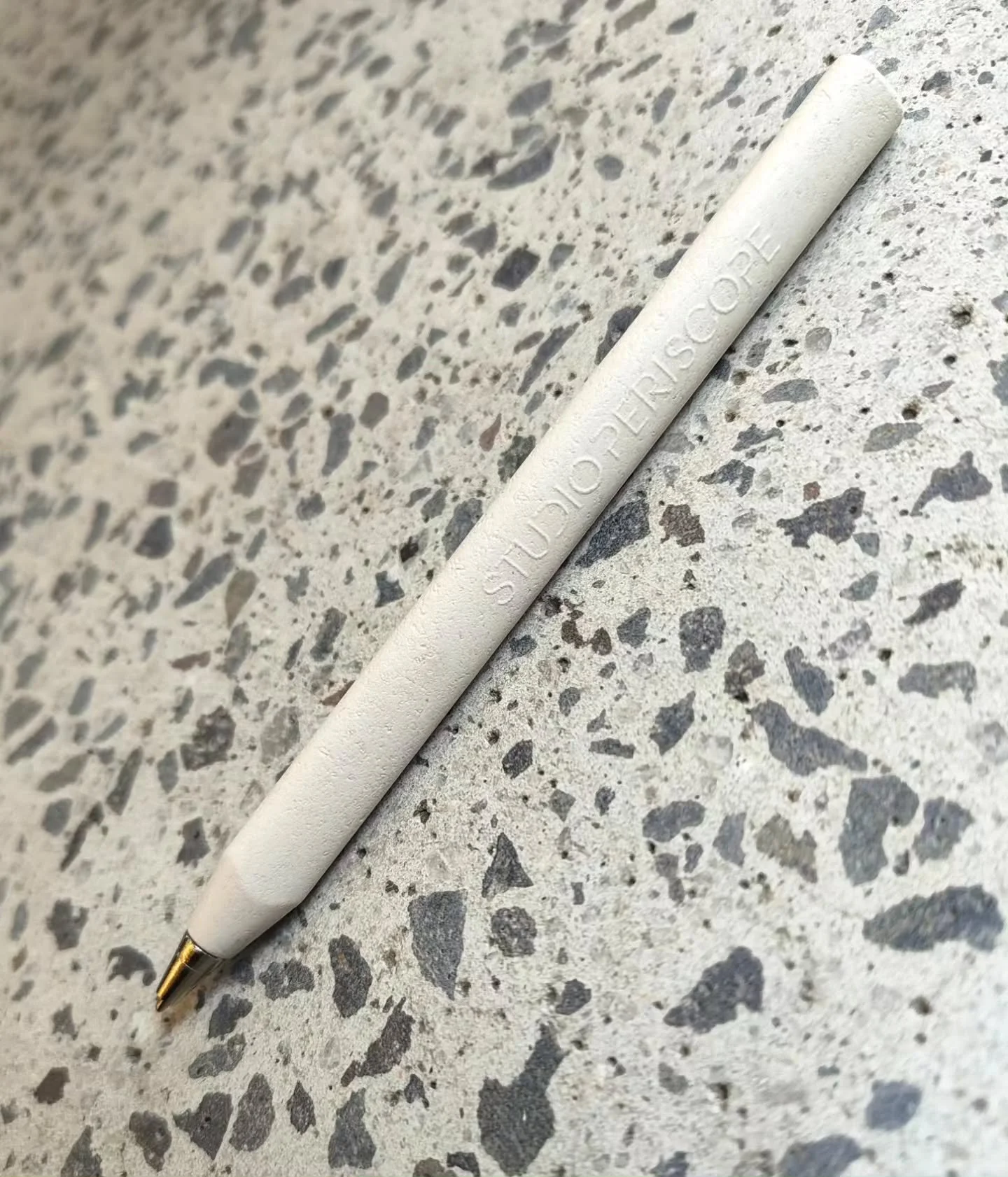 Experiments with bioplastics and a benchtop extruder
#IndustrialDesign #sustainabledesign #bioplastics