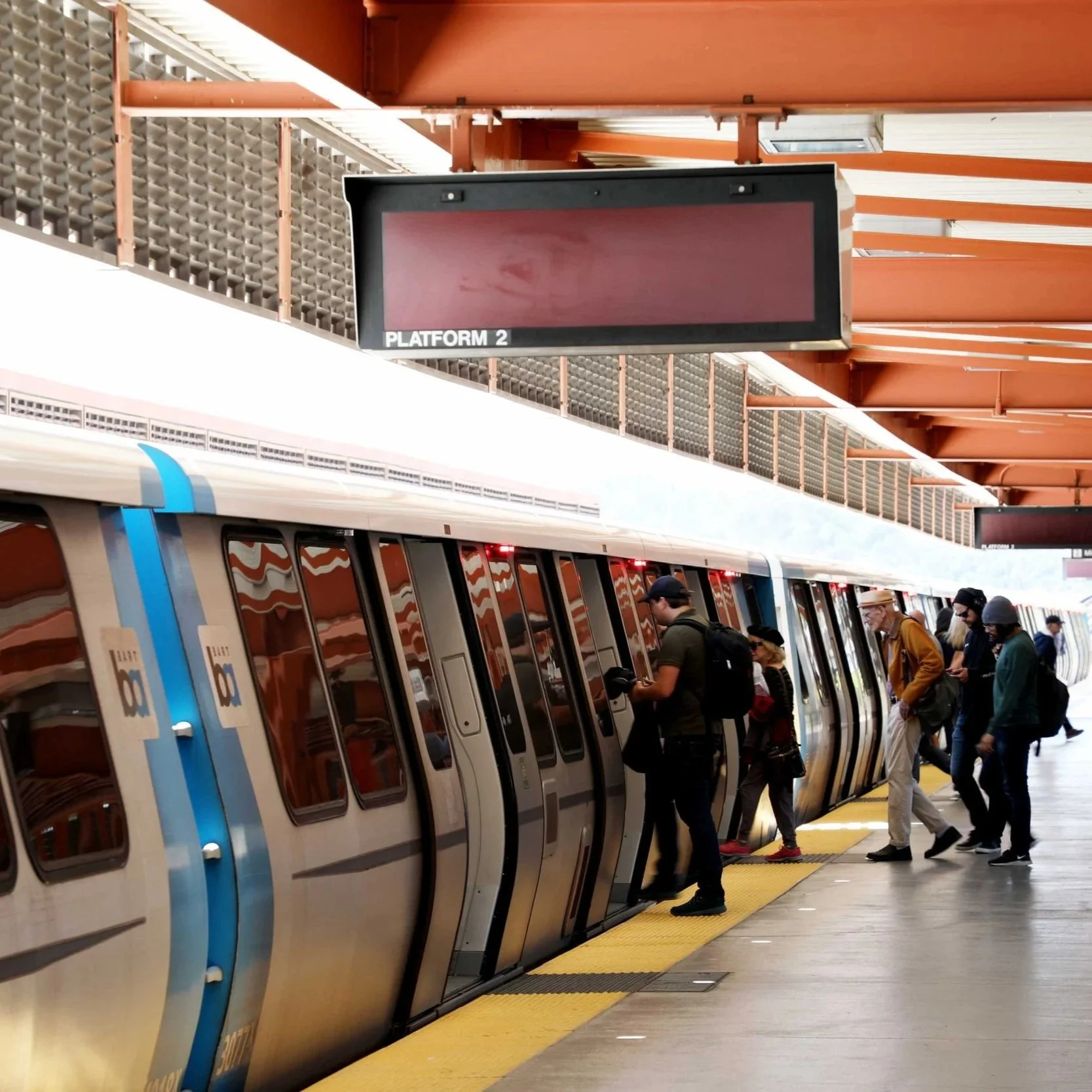 Walnut Creek This Week: A Selective Market, Weekend Energy, and Transportation Issues to Watch