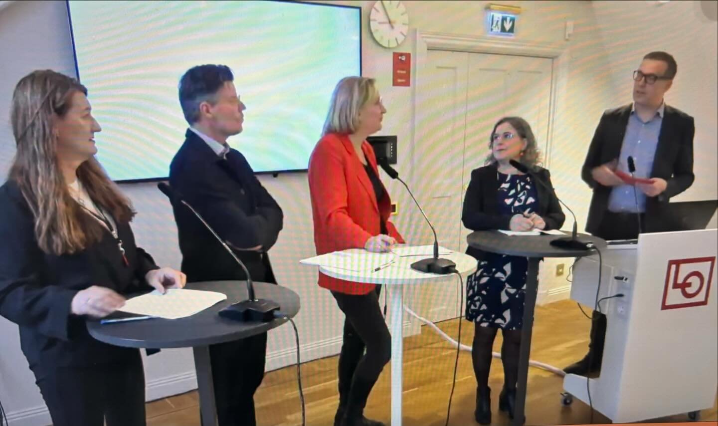 LO sl&auml;pper rapporten Demokratin i n&ouml;dl&auml;ge. Bland annat &auml;r ABFs Annica Dahl med och talar om folkbildningens viktiga roll f&ouml;r en levande demokrati. Rapporten kan laddas ner p&aring; LOs hemsida.