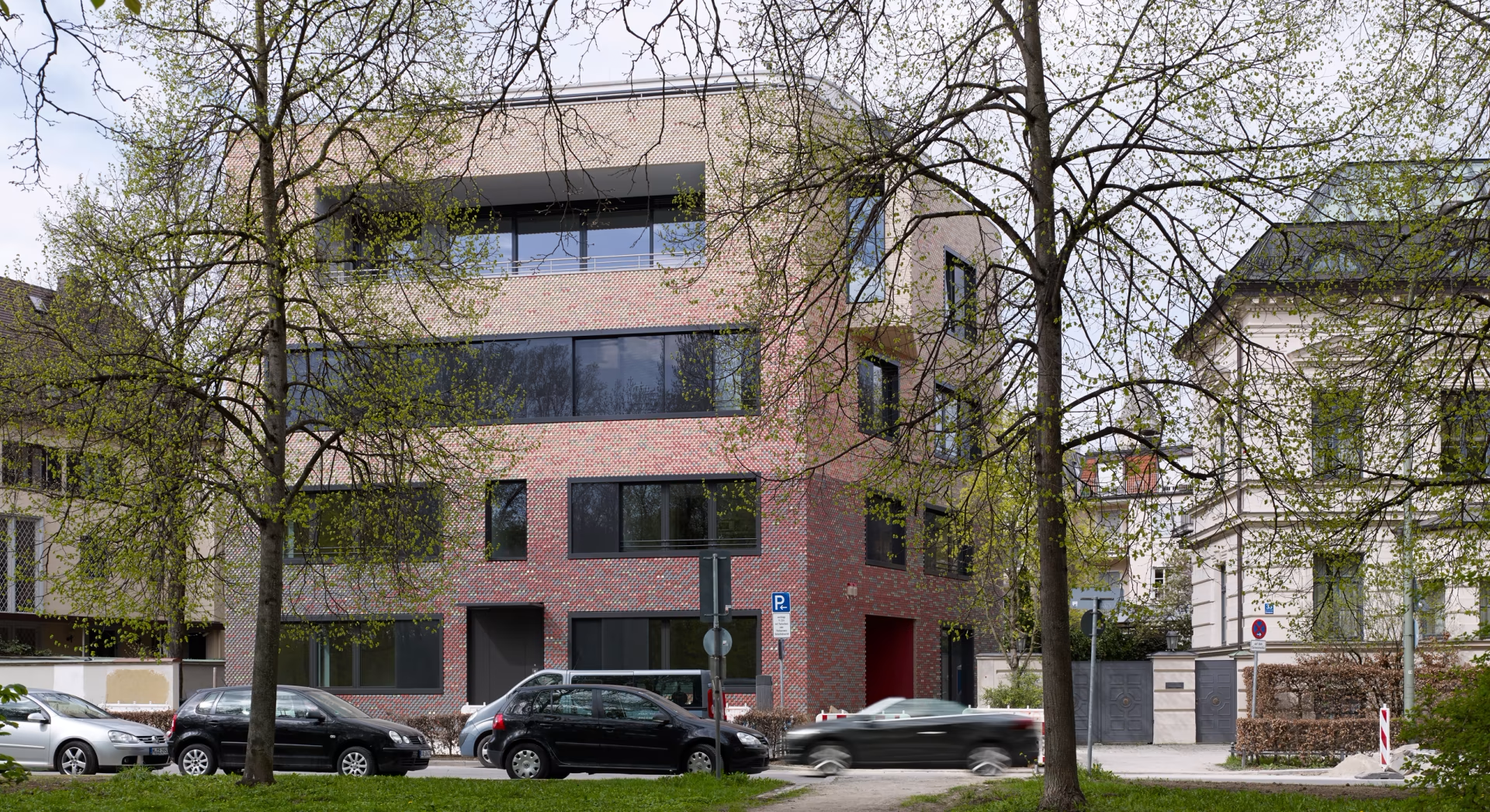 K HOUSE | Multicoloured Glazed Brick Residence — LOHAS