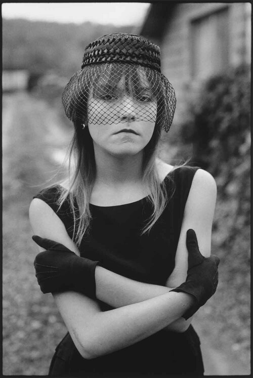 Donne-fotografe-Mary-Ellen-Mark-tiny-in-her-halloween-costume-seattle-washington-1983-.jpg