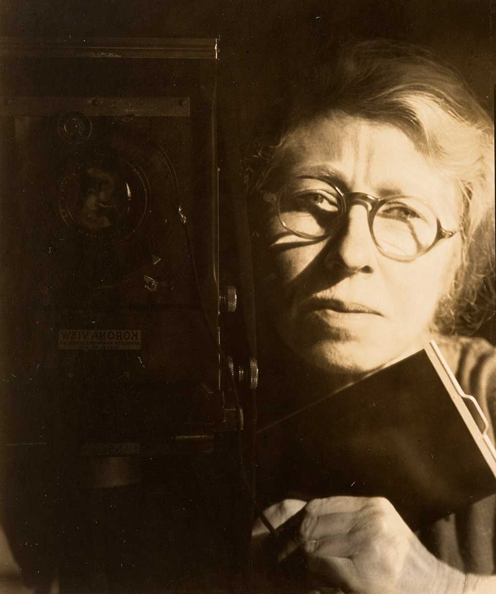 Self-portrait-with-Korona-view,-1933-(Imogen-Cunningham,-J-Paul-Getty-Museum-Imogen-Cunningham-Trust).jpg
