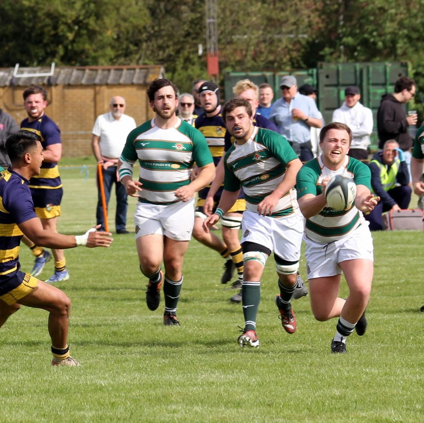MATCH HIGHLIGHTS 📸

Some snaps from our 56-26 win over Burnham-on-Crouch! For full match report head to our website! We&rsquo;re on the road to glory now! 👑 

#bleedgreen #ealing #papajohnscup #rugbyunion
