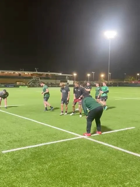 Big thanks to @scottbuckley13oo from @ealingtrailfinders professional side for coming down and delivering a line-out masterclass. A lot of key information for the lads to take away and apply in their upcoming games! 💚