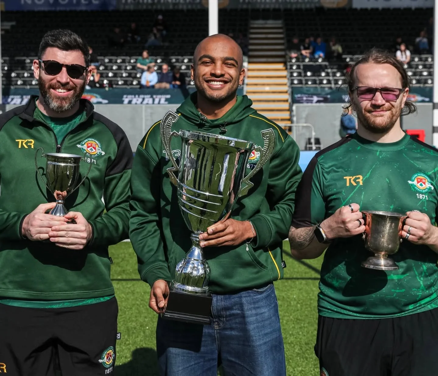 Beautiful day in the sun celebrating all our successes this season! 1st and 2nds winning their league and the 3rds bringing home the MMT Vase! 💚 

Huge thanks to @ealingtrailfinders for inviting us down and what a win against Cornish Pirates! 

We l