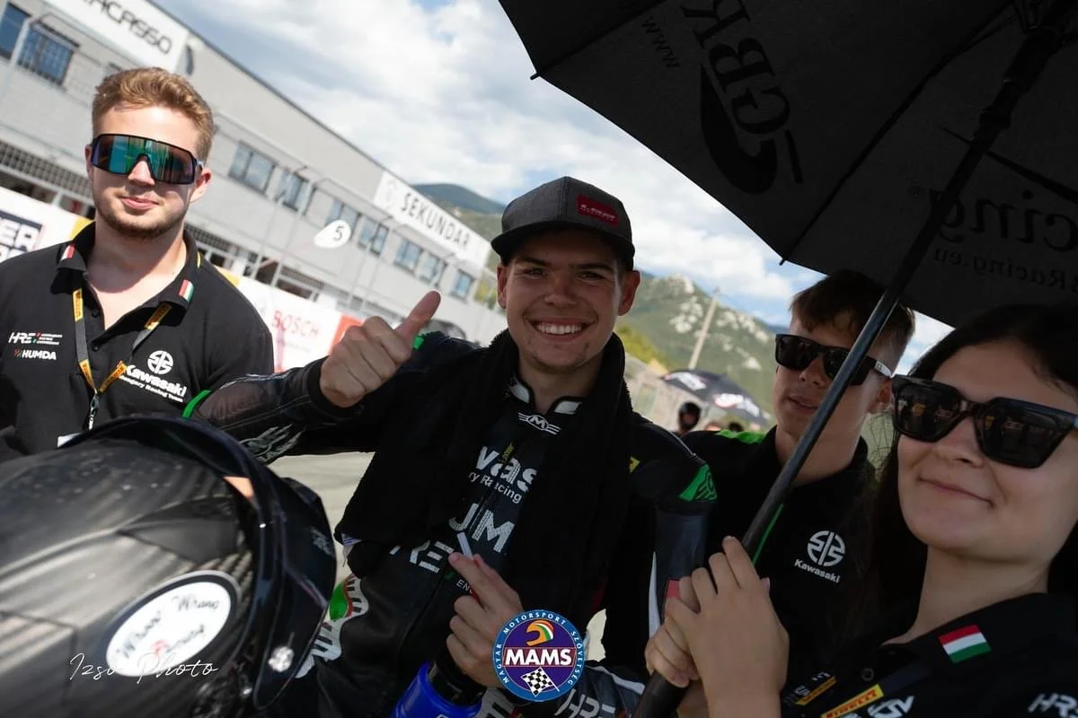 Lukacs Owen on the grid with his crew