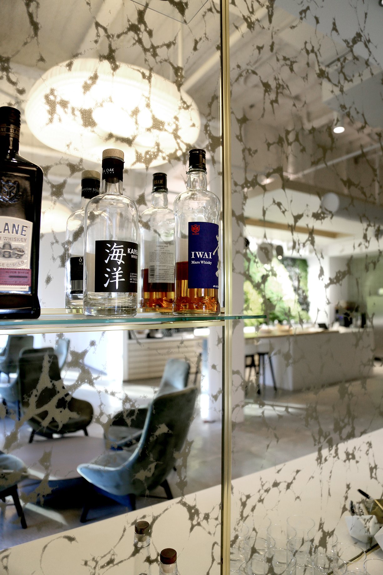 Custom Glass Shelf Whisky Bar