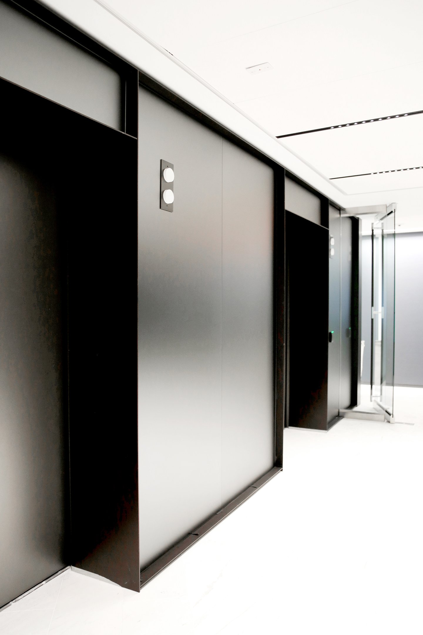 Grey Etched Mirror Custom Glass Elevator Lobby