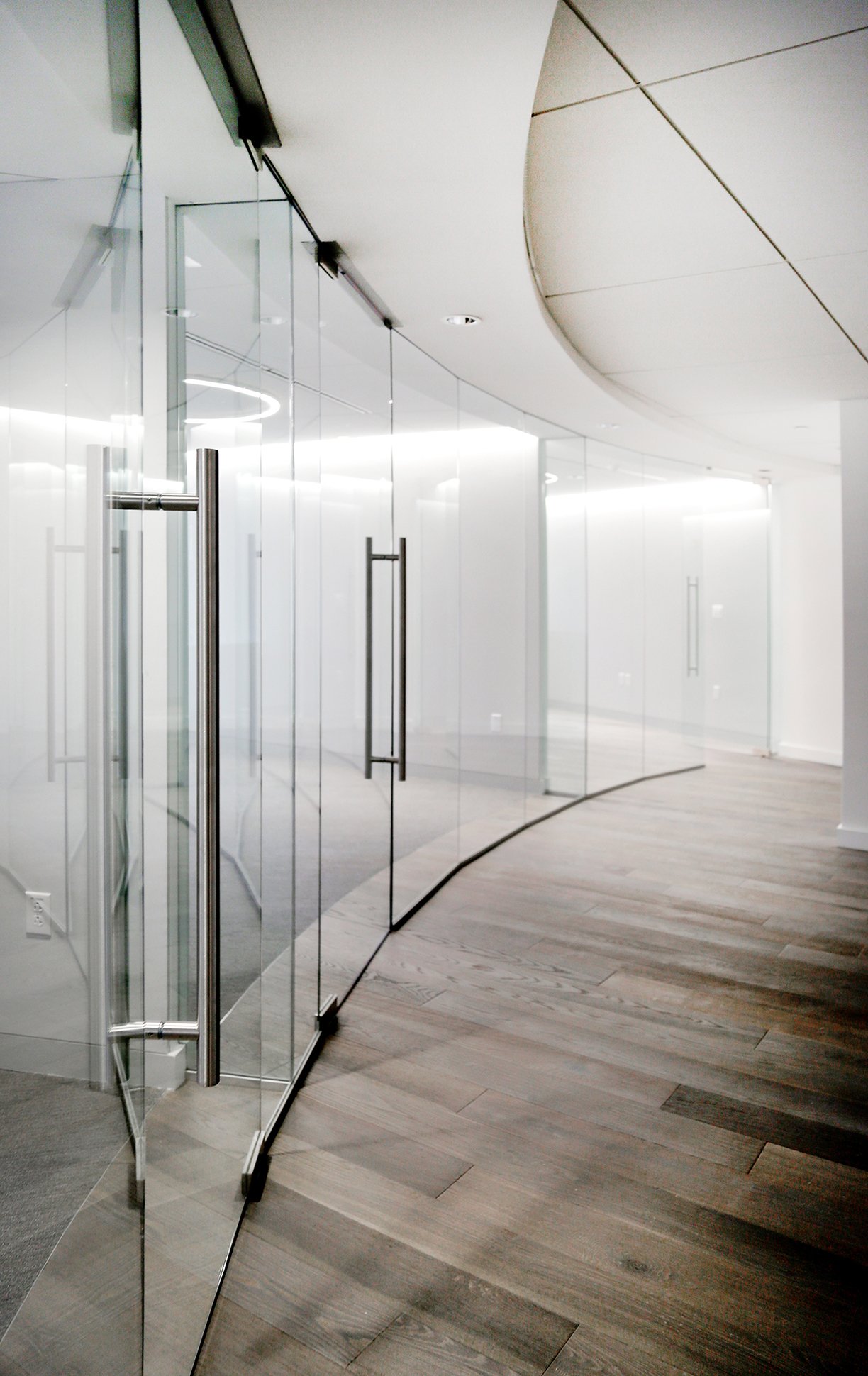 Frameless Curved Faceted Glass Wall