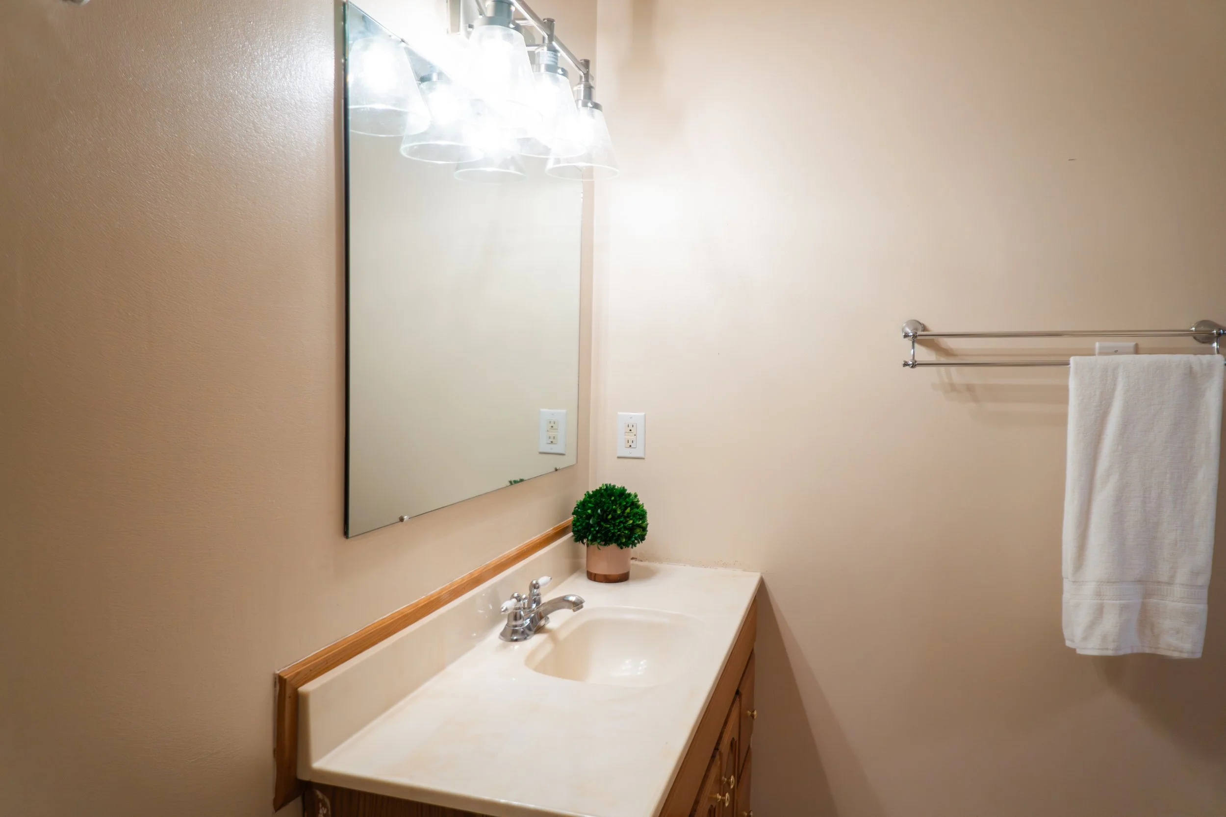 9565 edgewater-11.jpg