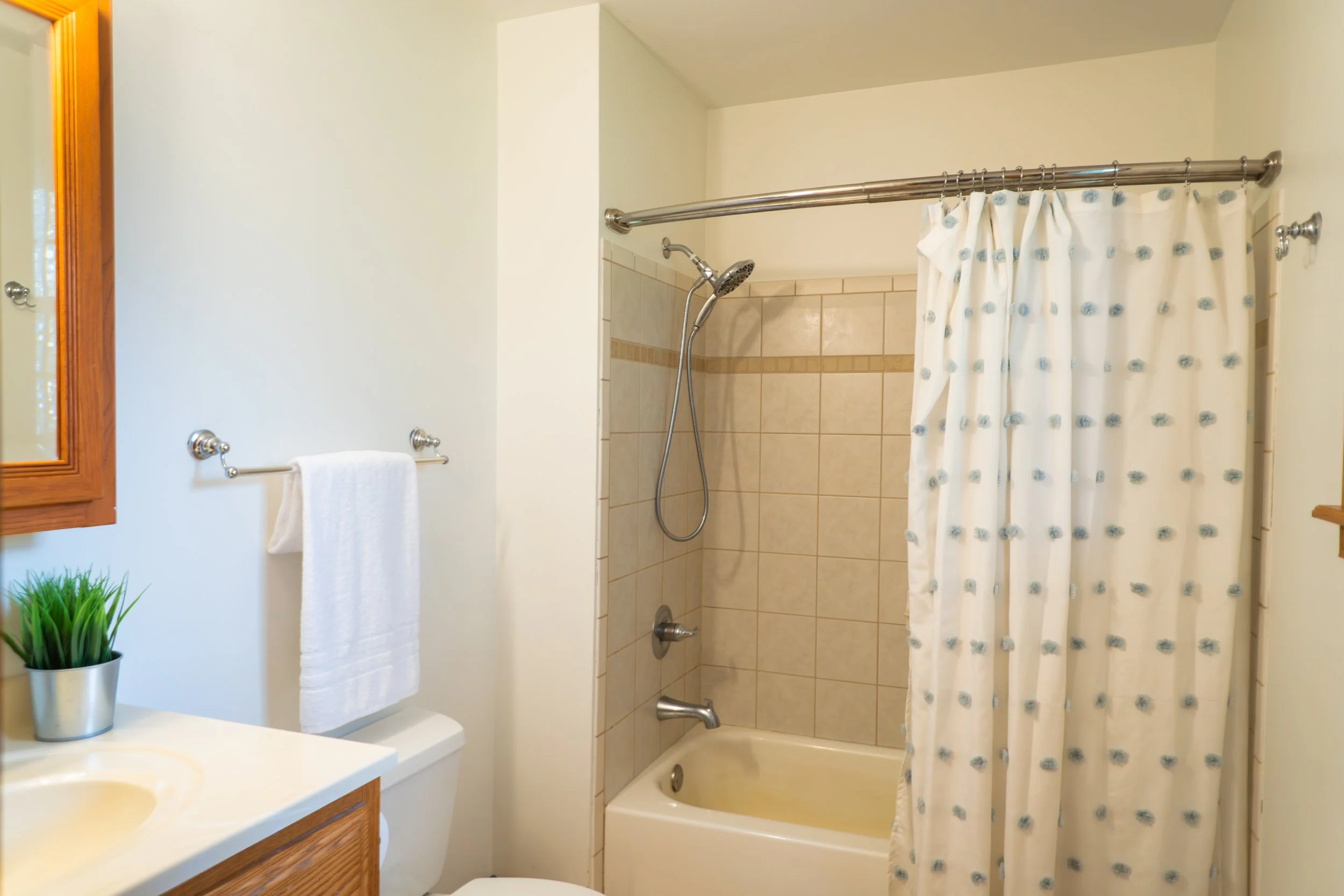 9565 edgewater-25.jpg