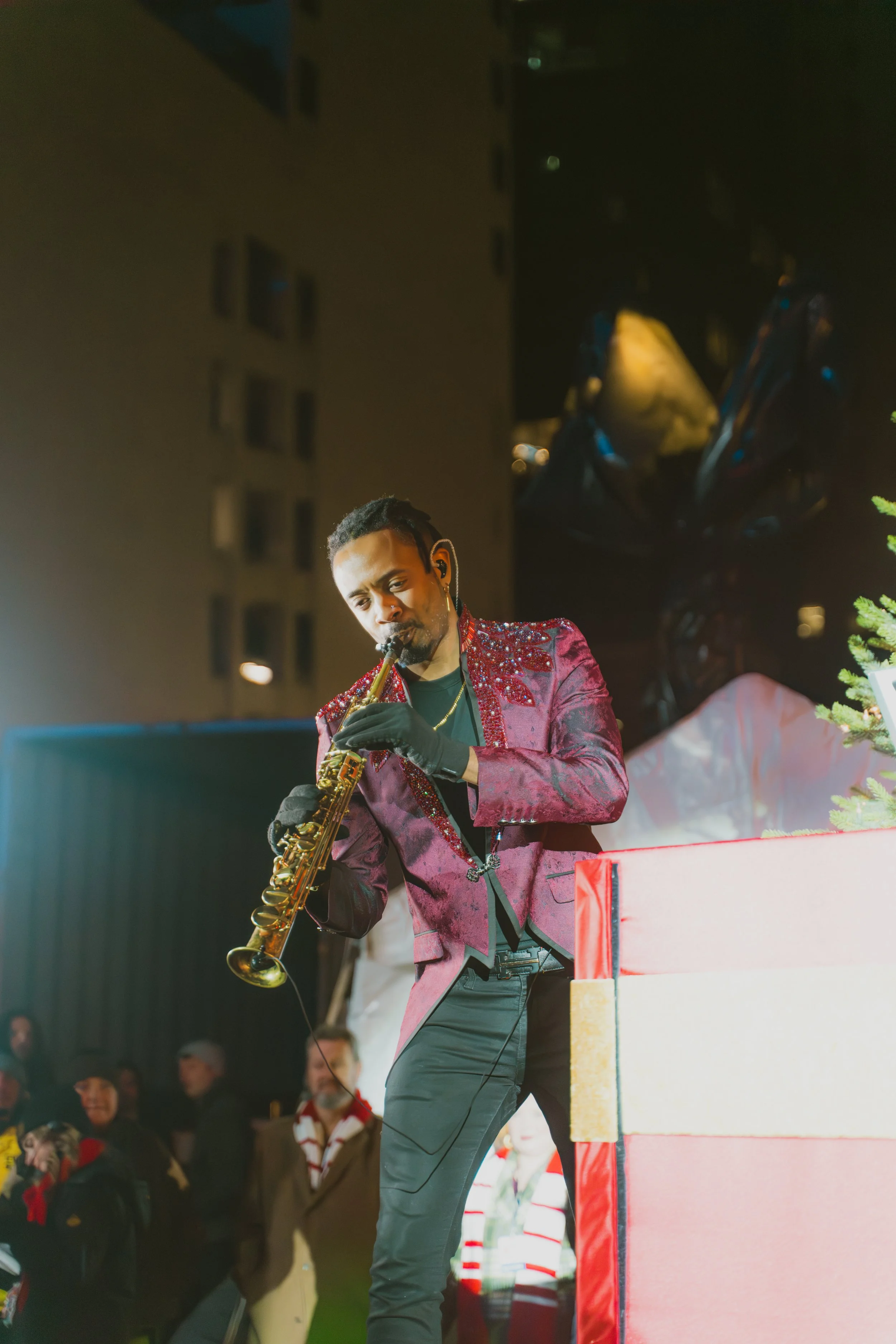 tree lighting 2025-27.jpg