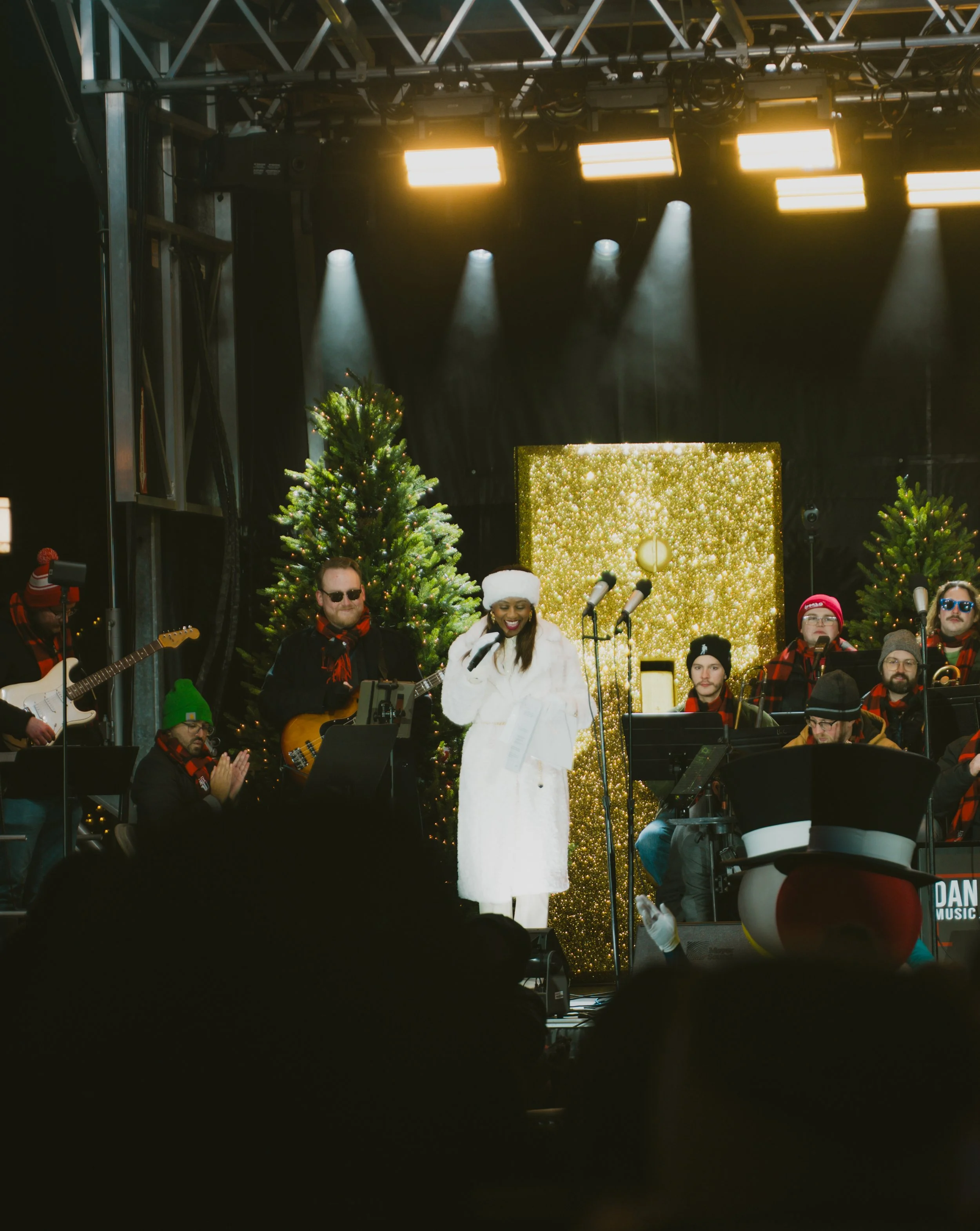 tree lighting 2025-3.jpg