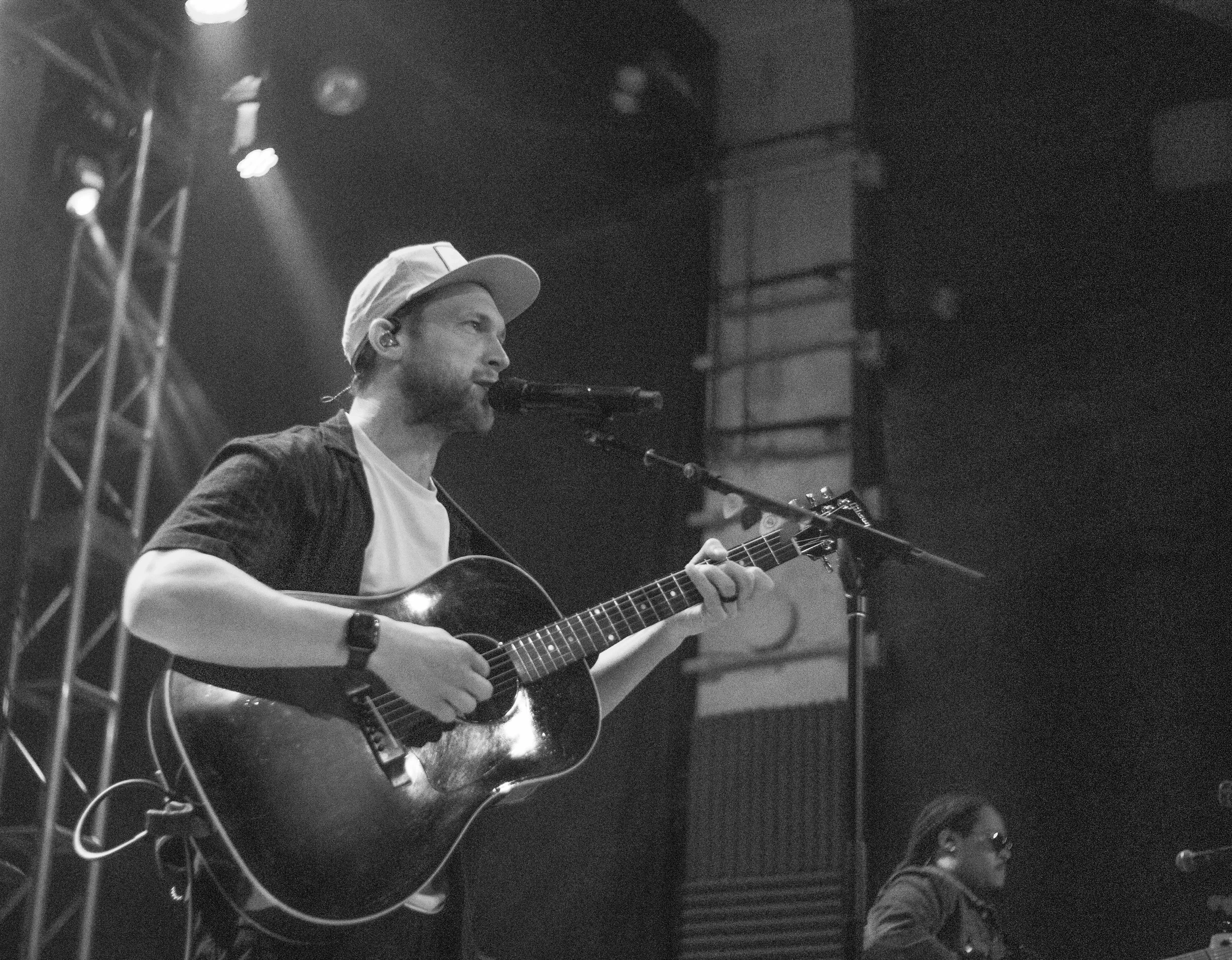 Phillip Phillips-2.jpg