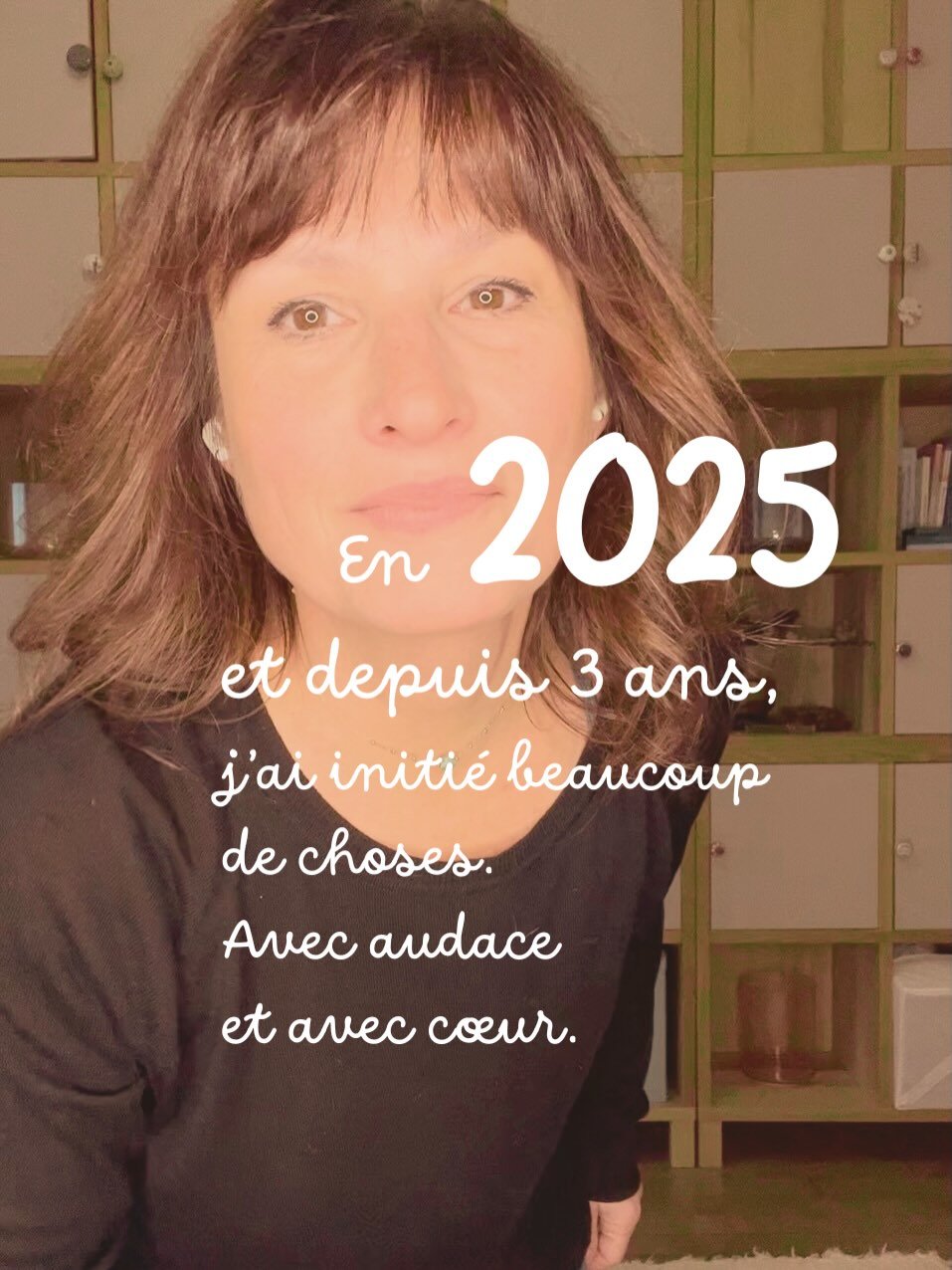 2025&hellip; clap de fin 🎬

Cette ann&eacute;e m&rsquo;a travers&eacute;e autant que je l&rsquo;ai travers&eacute;e.
Des commencements, des fins, des rencontres &agrave; honorer, beaucoup d&rsquo;amour et de beaut&eacute;.
Chaque exp&eacute;rience, 