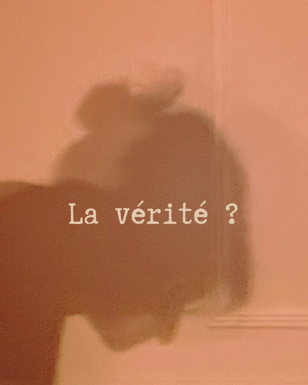 La v&eacute;rit&eacute;&hellip;

Parfois, on enjolive, on tait, on arrange&hellip;
pour se prot&eacute;ger, pour ne pas &ecirc;tre jug&eacute;,
pour &eacute;viter l&rsquo;inconfort de se regarder soi-m&ecirc;me.
Et pourtant, c&rsquo;est &agrave; trav