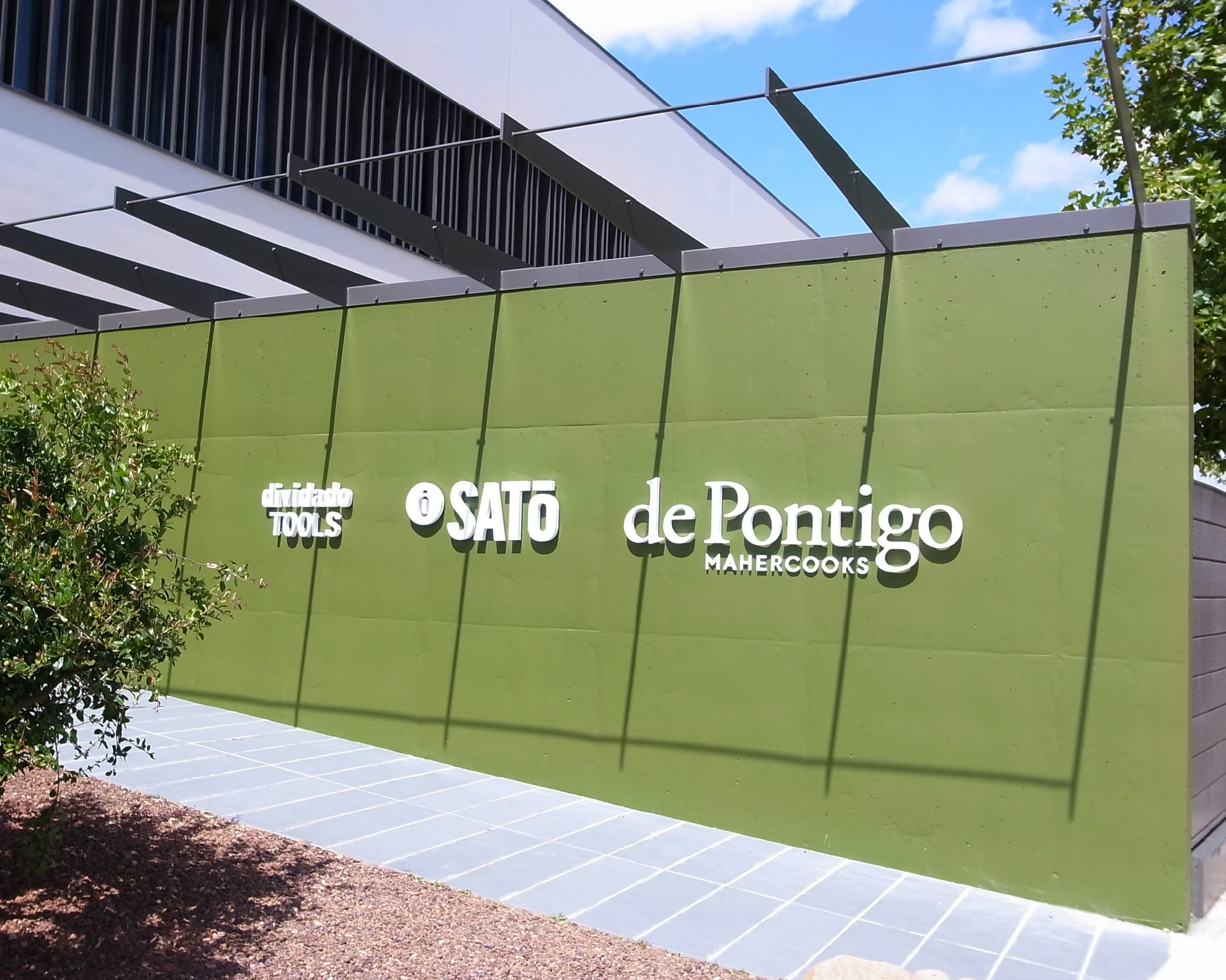Creación de marcas De Pontigo + Satō + Dividado Tools | cliente: Mahercatering | @ Hola, Dígame! Branding Atelier