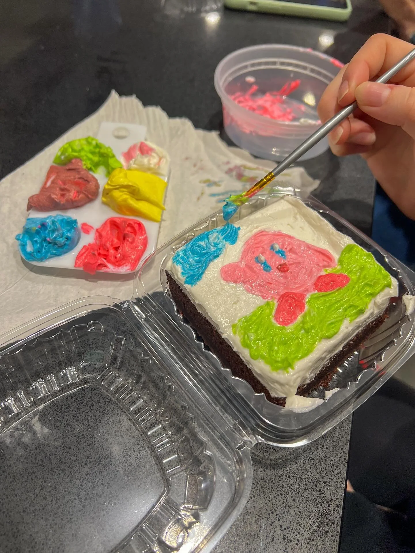 Thank you to our FULL room of participants for the first Grief Release series workshop: Cake Decorating w/ Fatcat Baking! 🧁 What a stellar night of cake painting and community connection! 

SLIDE ➡️ to see some creations from Friday evening! 🎂

Kee
