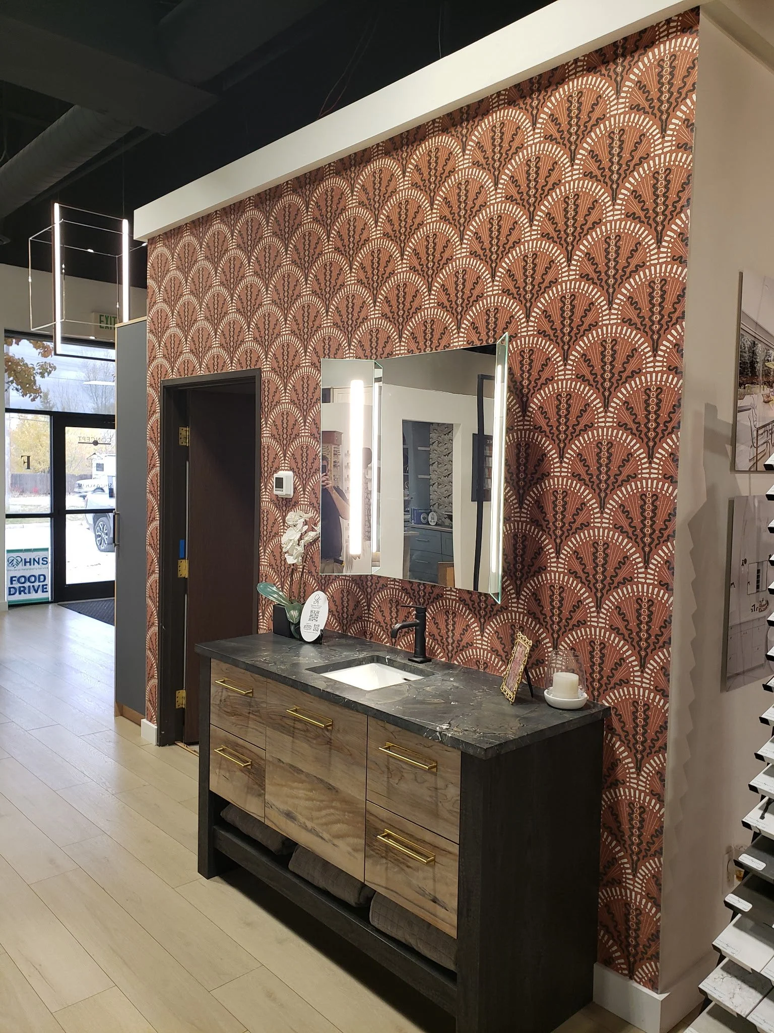 The fully-finished installation!