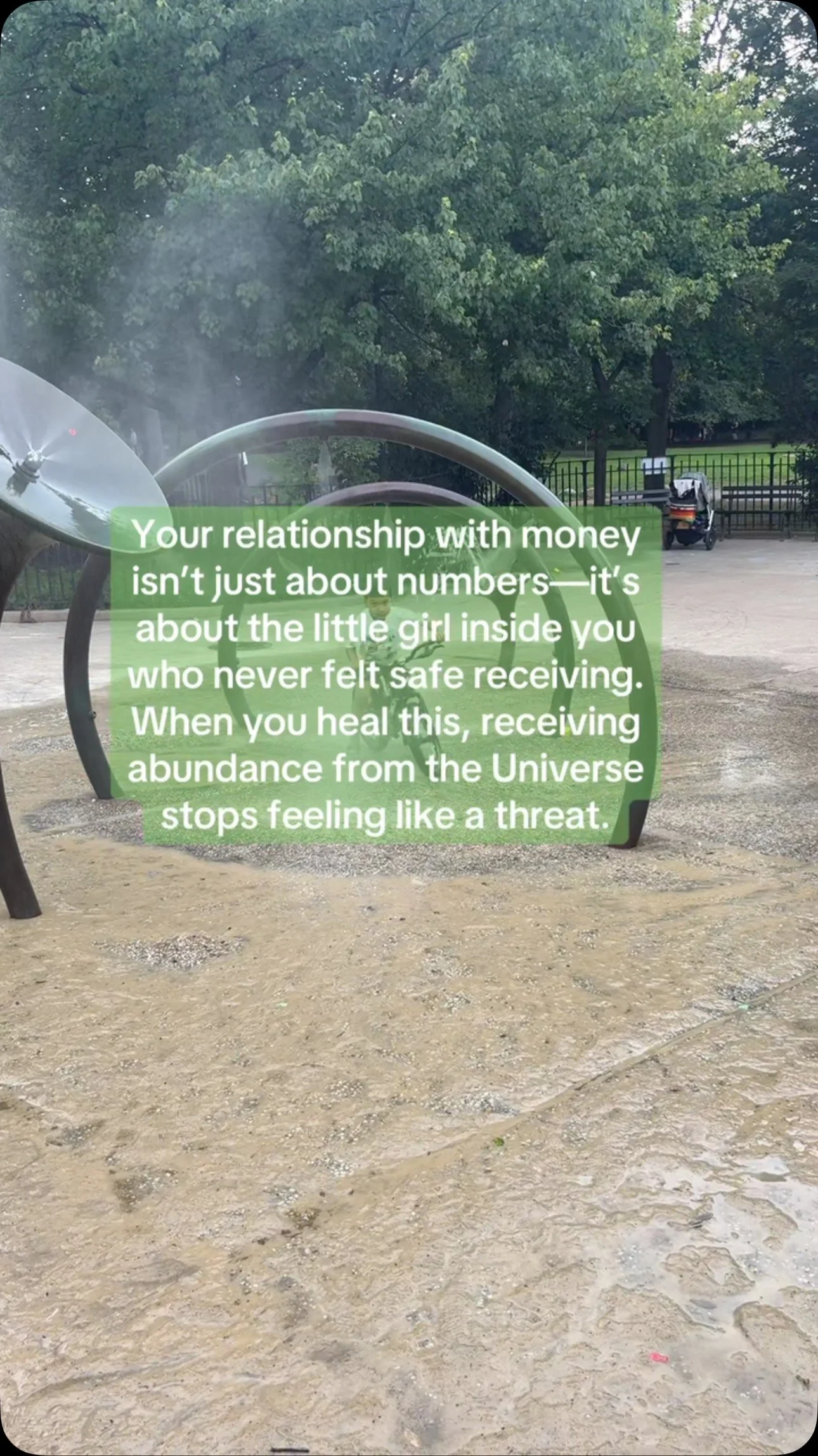 So many of us say we want ease and abundance—but does your body actually feel safe receiving it? 💸
✨ When someone offers to help, do you instinctively say no?
✨ Do compliments, gifts, or support make you feel guilty or uncomfortable?
✨ Are yo