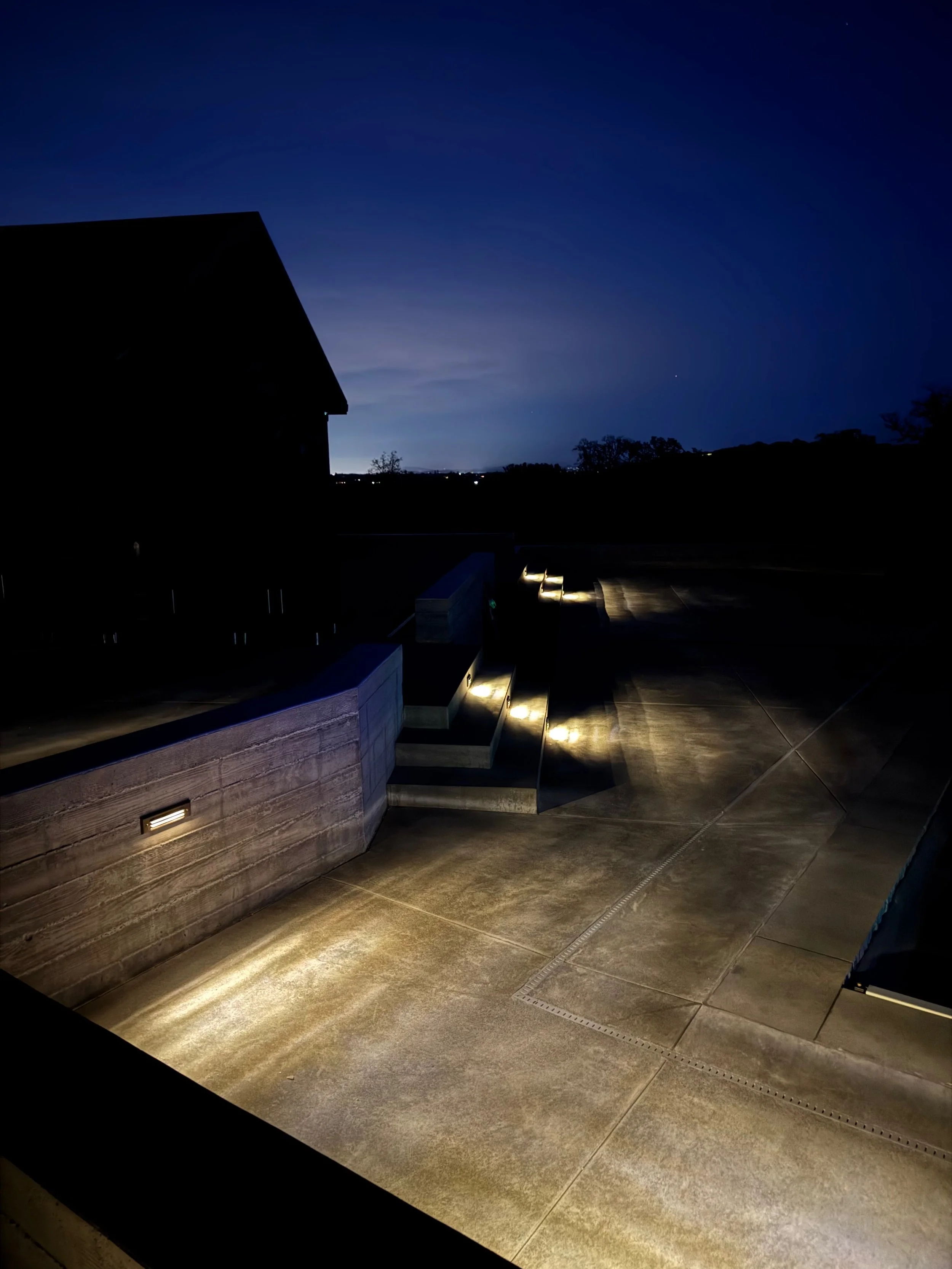 Form poured concrete patio and retaining wall with wall lighting and step lighting in Windsor CA.