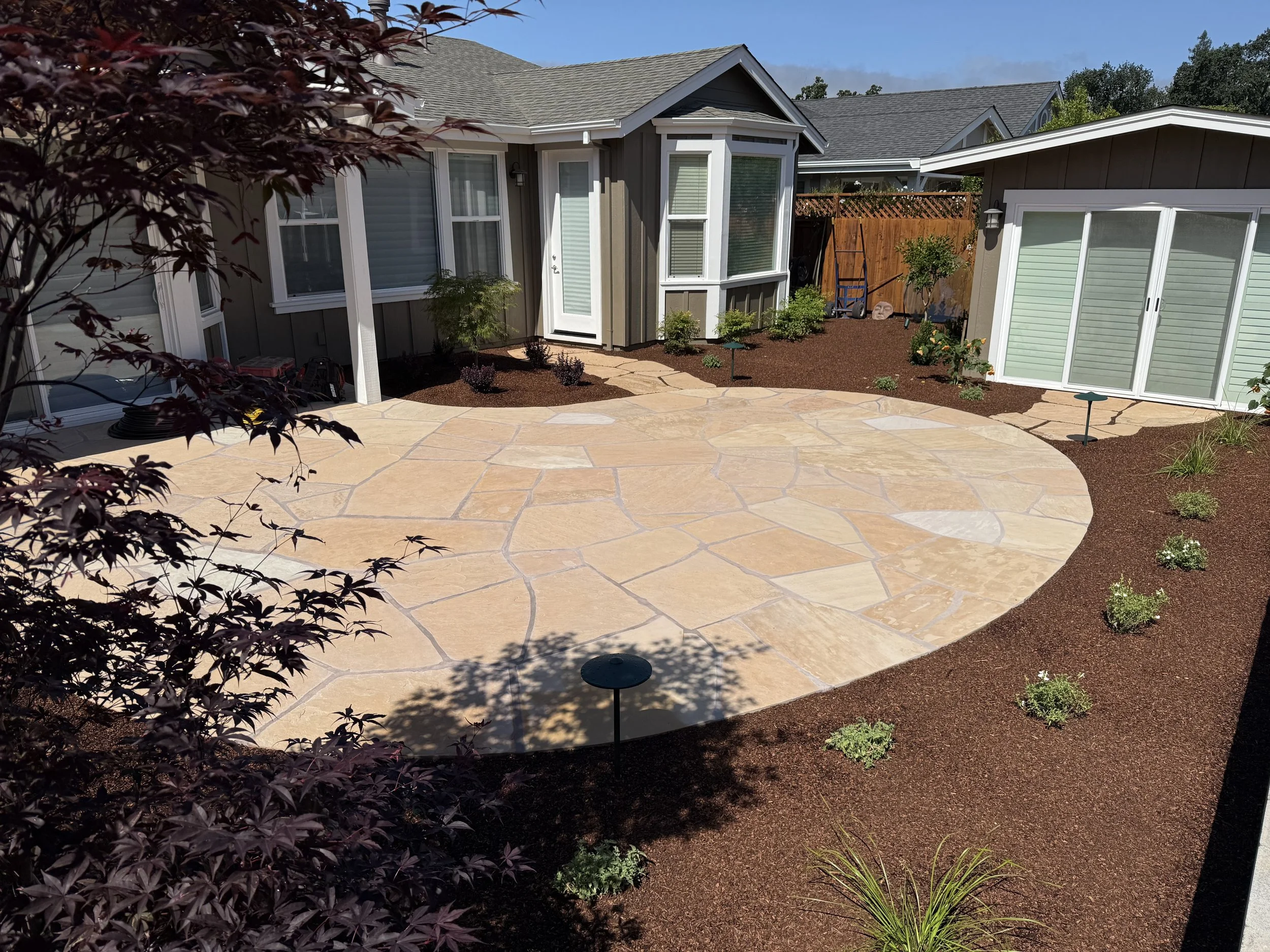 The Process of Installing a Flagstone Patio on a Concrete Base