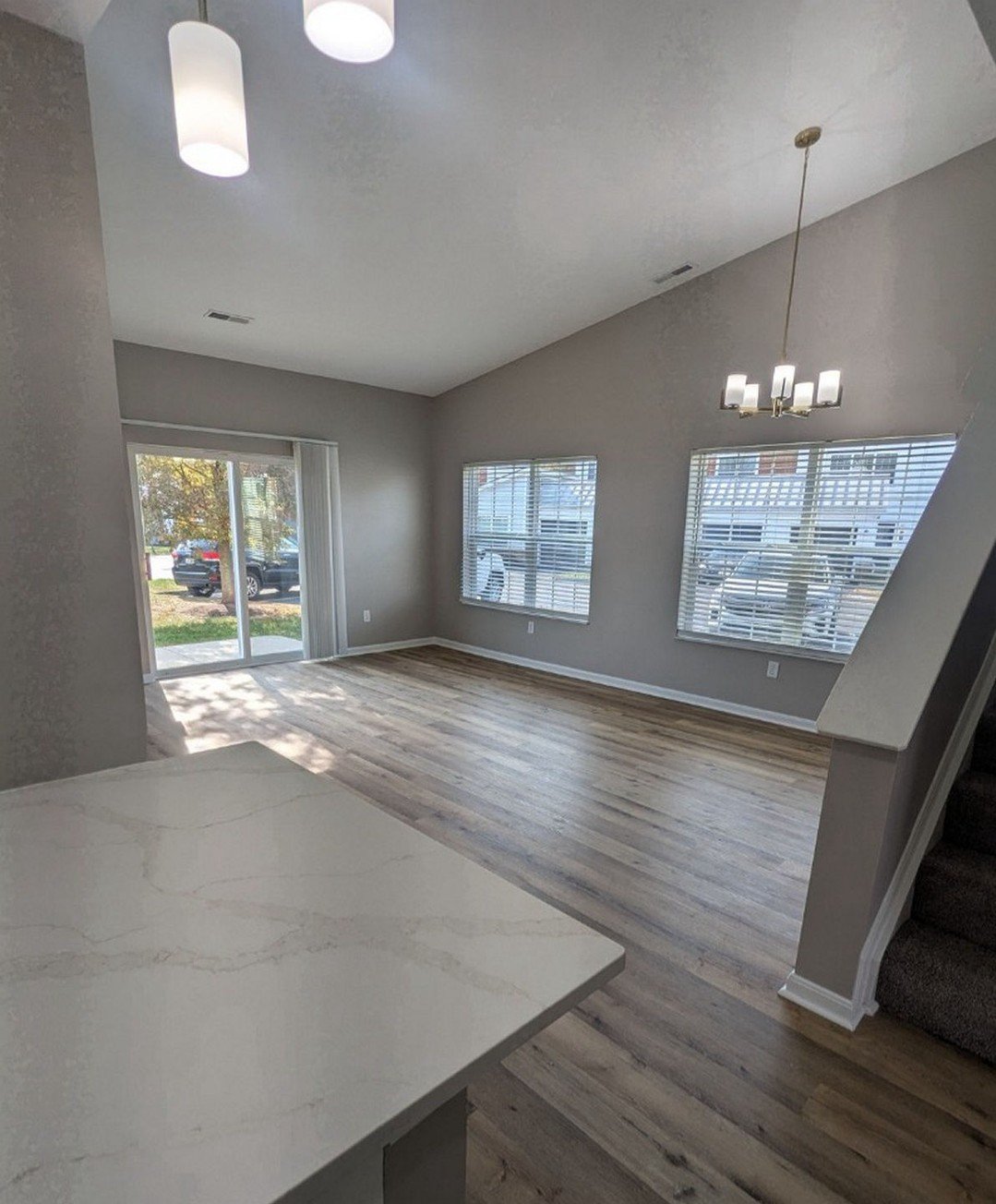 Big, bright, and beautiful &mdash; meet The Barrymore! 🌞This stunning 2 bed, 2.5 bath townhome features soaring 12-ft ceilings, a spacious loft, tons of natural light, and your very own private garage. ✨It&rsquo;s stylish, spacious, and seriously sw