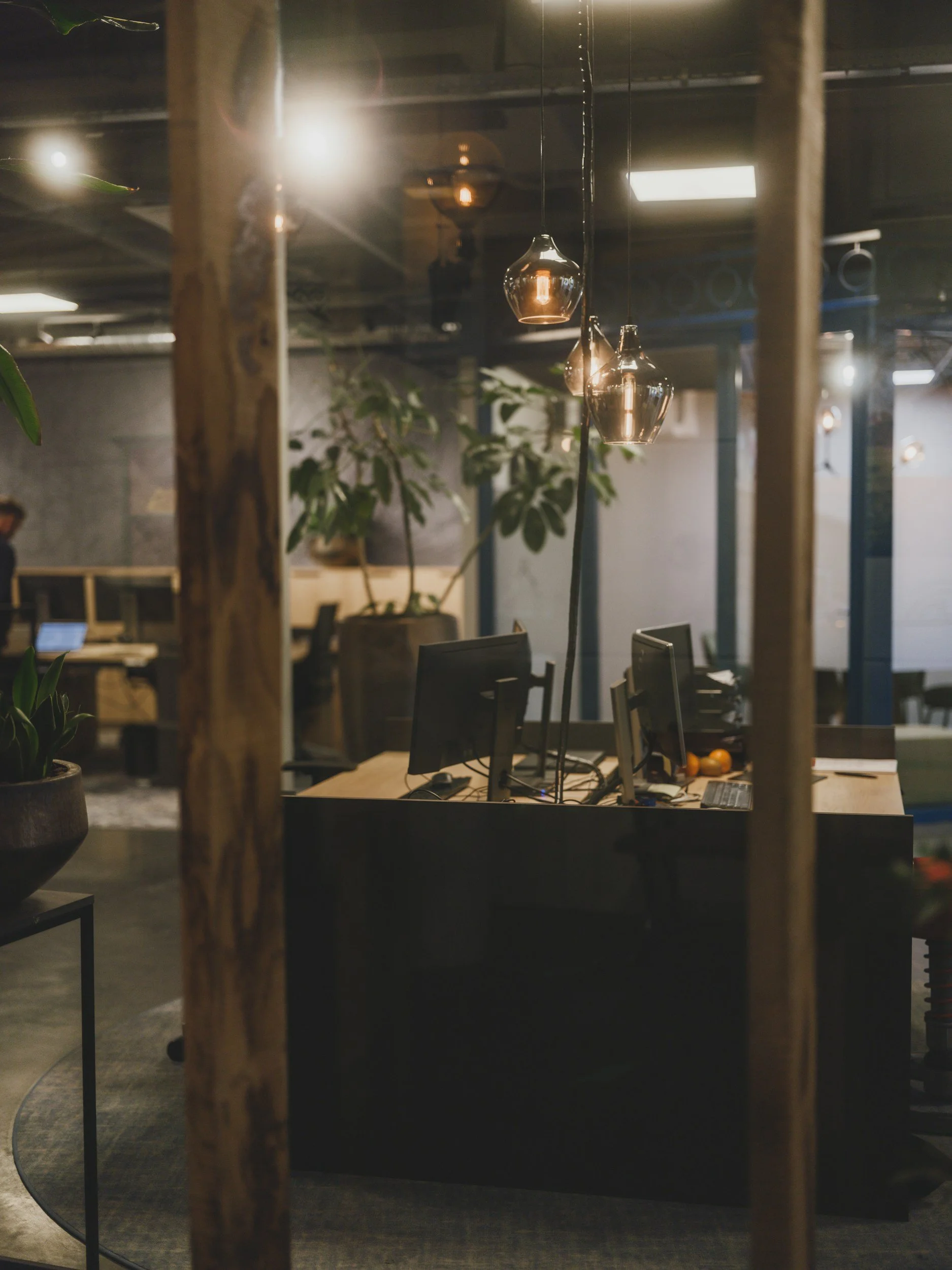 Alysa Osvog leading somatic integration group in therapuetic setting