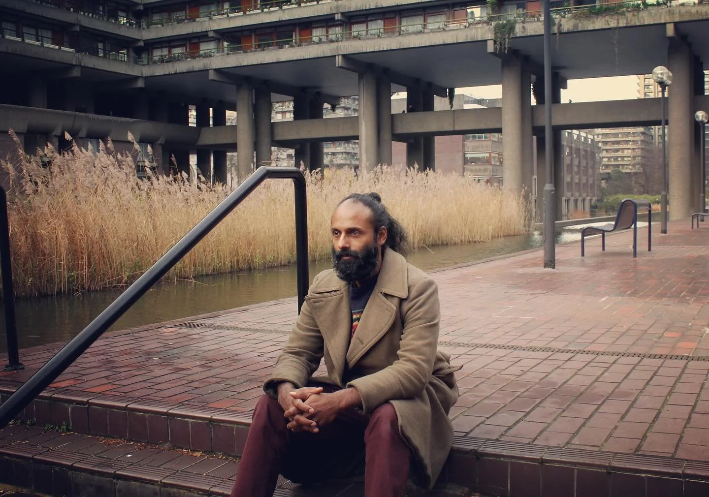 The allure of choice?  Yet often it causes more suffering than joy! 

Perhaps as we have misunderstood its role in life? 

We have come to associate choice with liberty.  The freedom to choose.

Yet unbounded; options feed the discursive aspect of mi