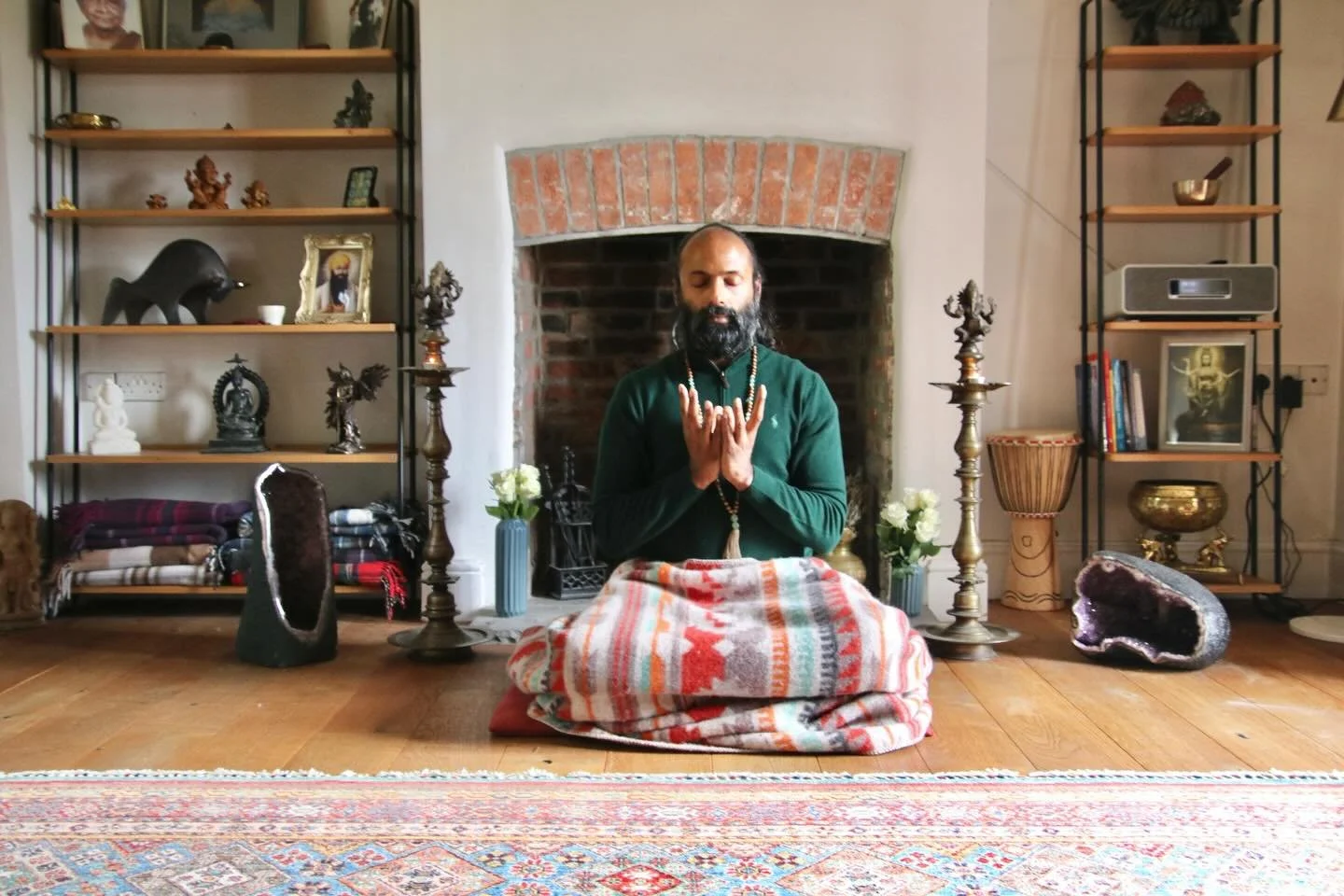 Emptiness can be tricky!
Normally our instinct is to fill the space⛽️.

Yet if we open to stillness a little longer than we think, something reveals itself👀.

In that revelation lies everything 💛

Keep visiting this &lsquo;well&rsquo; and more gift