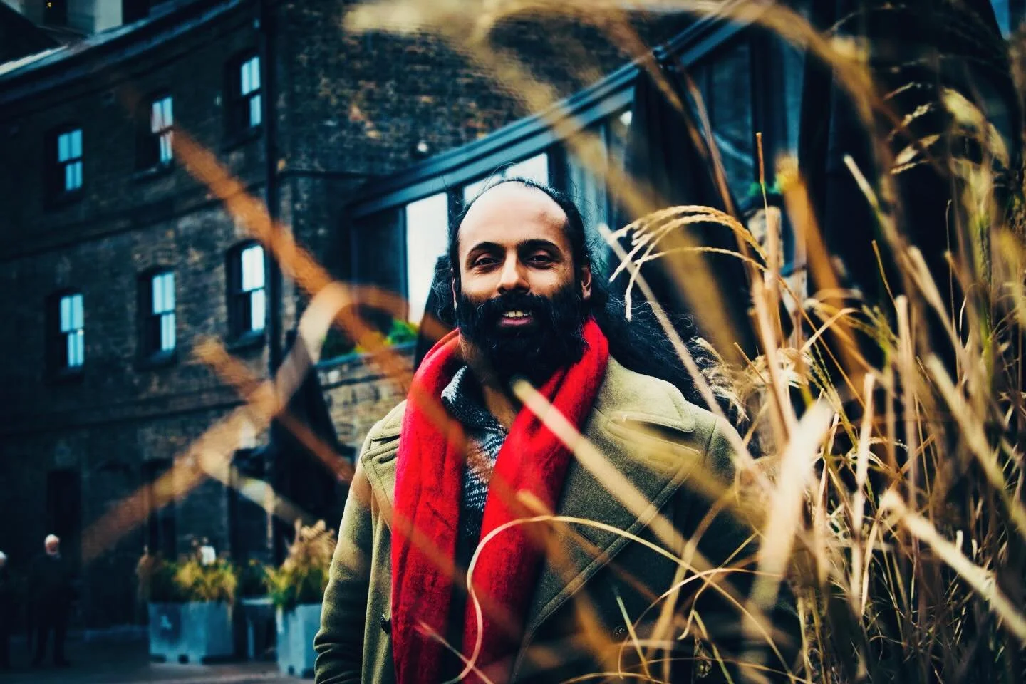 Be real with the gap.
Don&rsquo;t &ldquo;mind the gap&rdquo;
Don&rsquo;t give it a wide berth.
Like the Great British &ldquo;pot hole fiasco&rsquo; don&rsquo;t become exasperated; fill with soil, geraniums &amp; love.🥰 🌱🌼

The gaps in our lives of