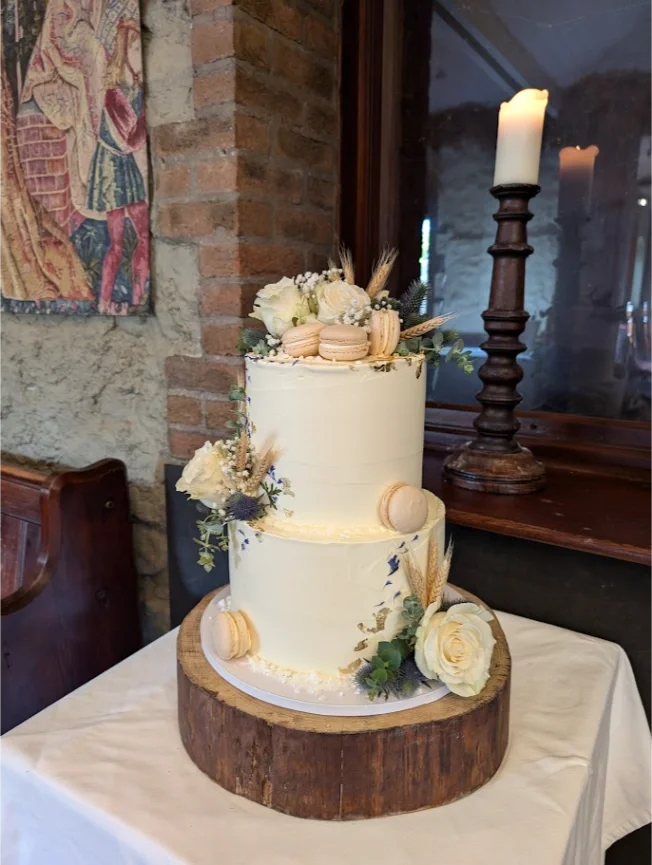 2tier_wedding_cake_rustic_barberstown_castle_3.webp