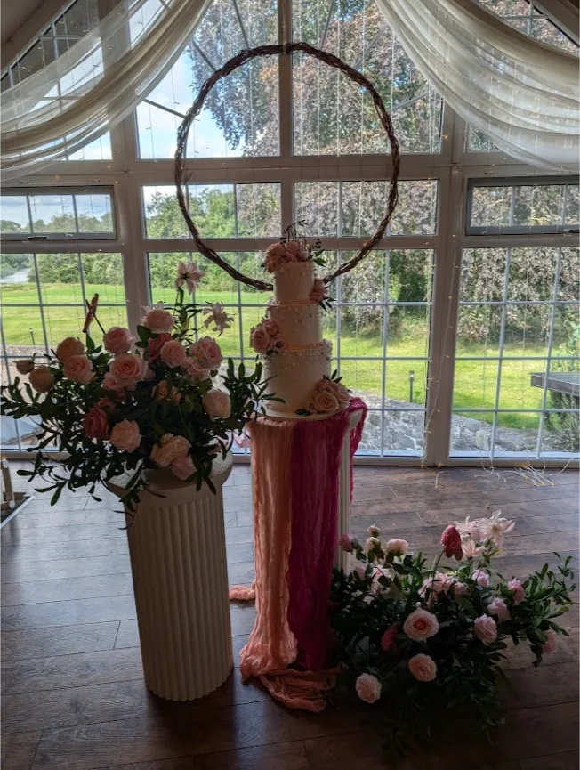 3tier_wedding_cake_blush_pink_roses_boyne_hill_house_1.webp